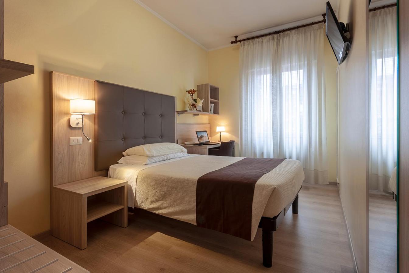 Single Room with French Bed photo 1