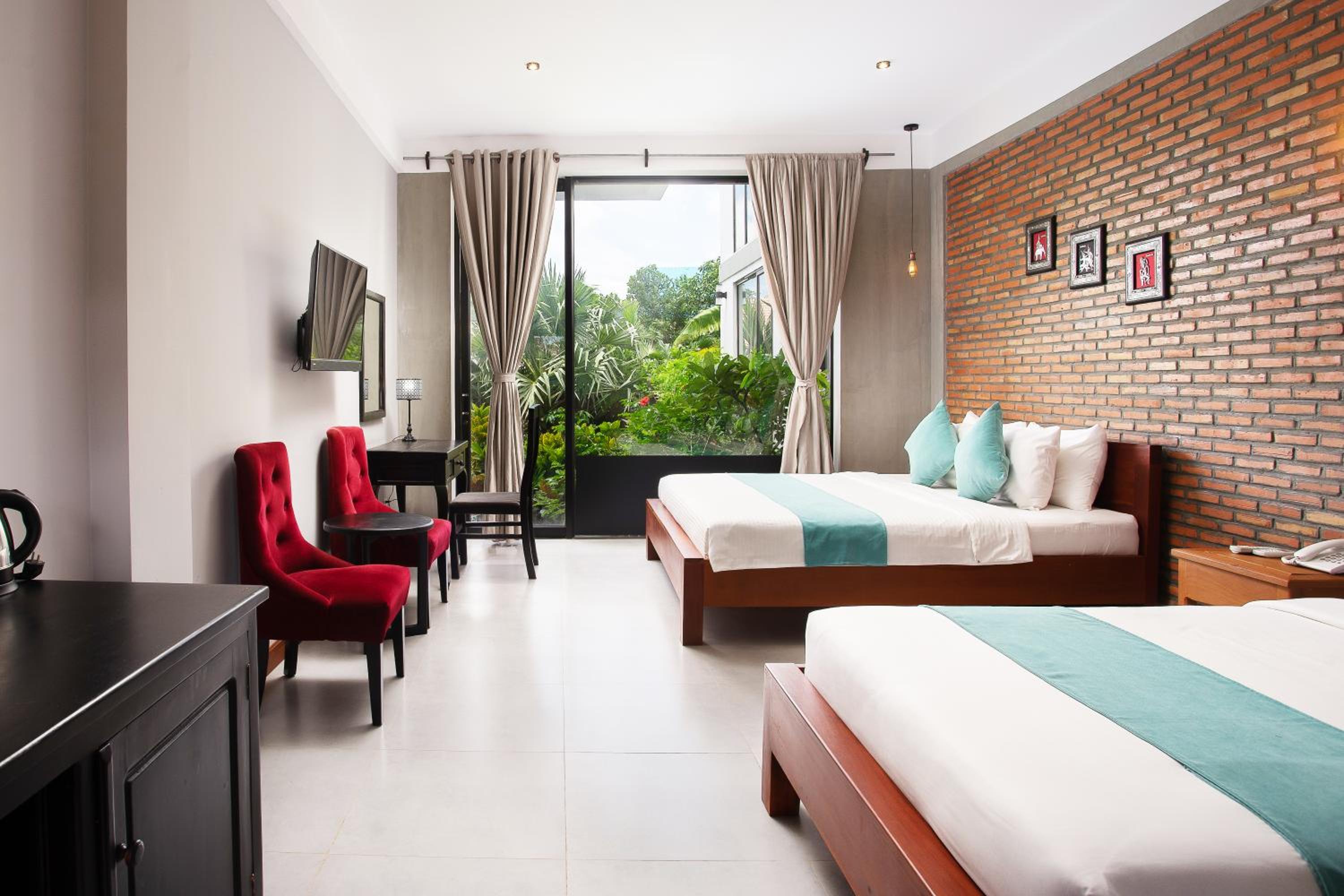 Triple Room with Pool View photo 1