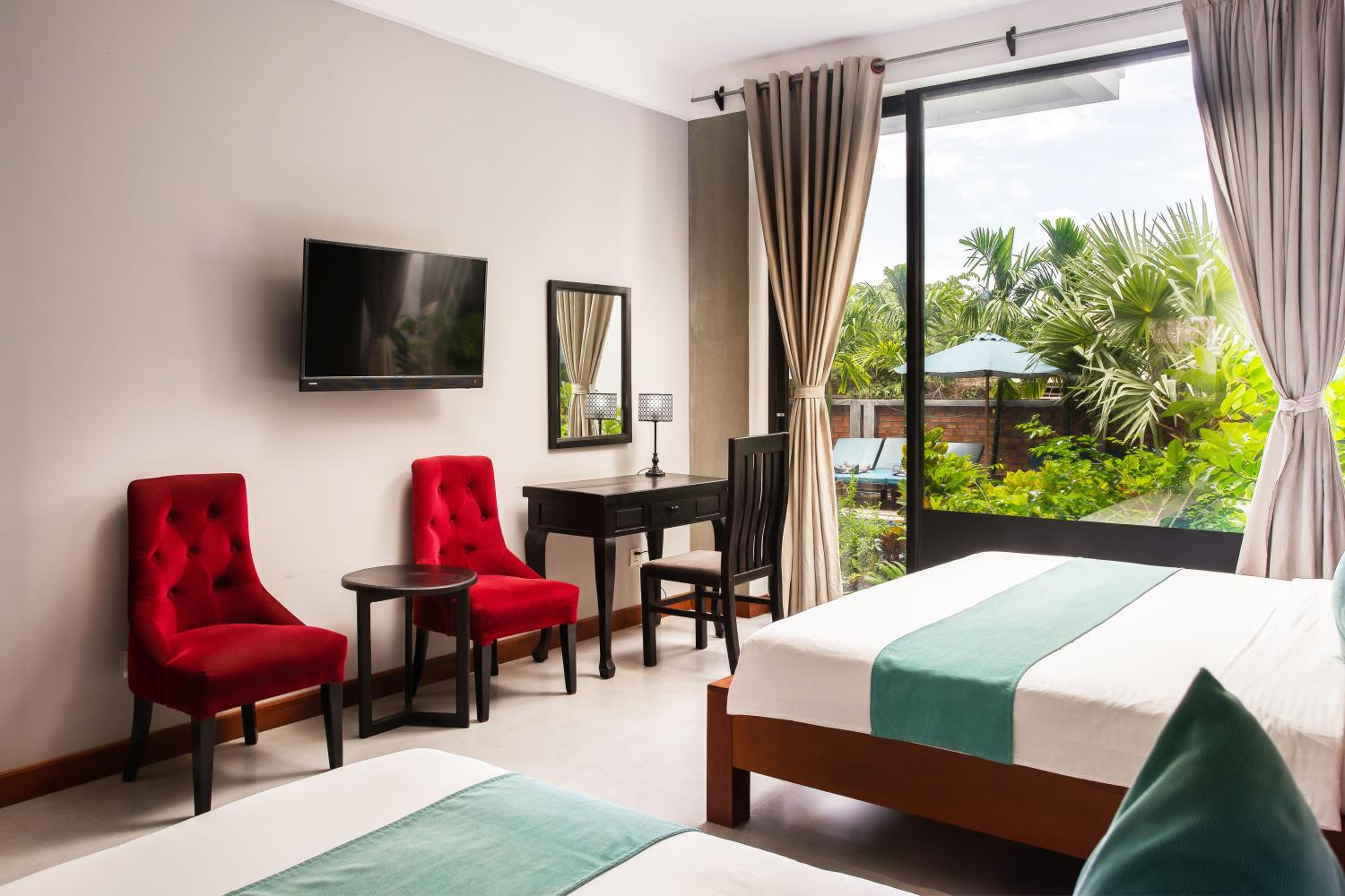 Triple Room with Pool View photo 3