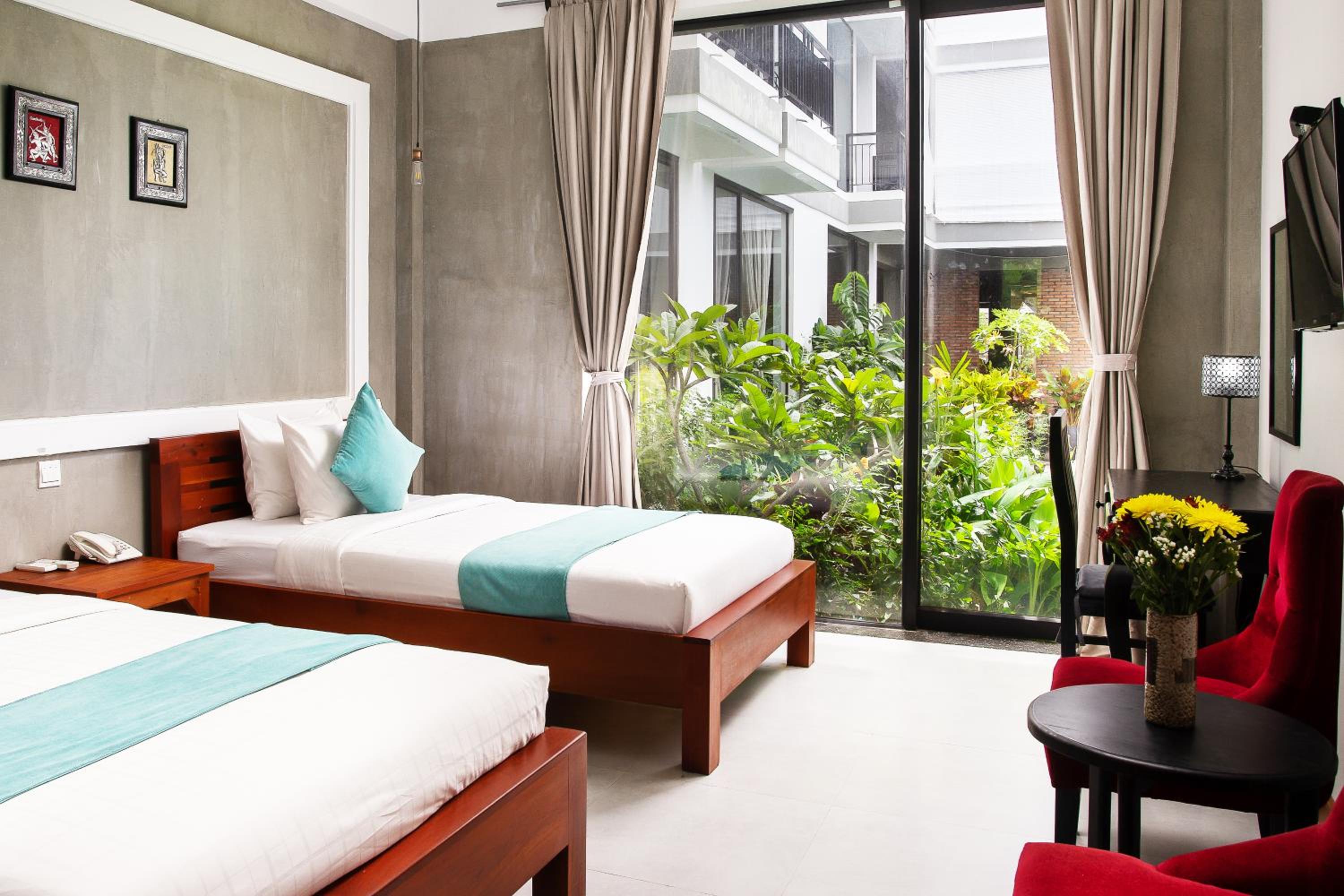 Superior Twin Room With City View photo 1