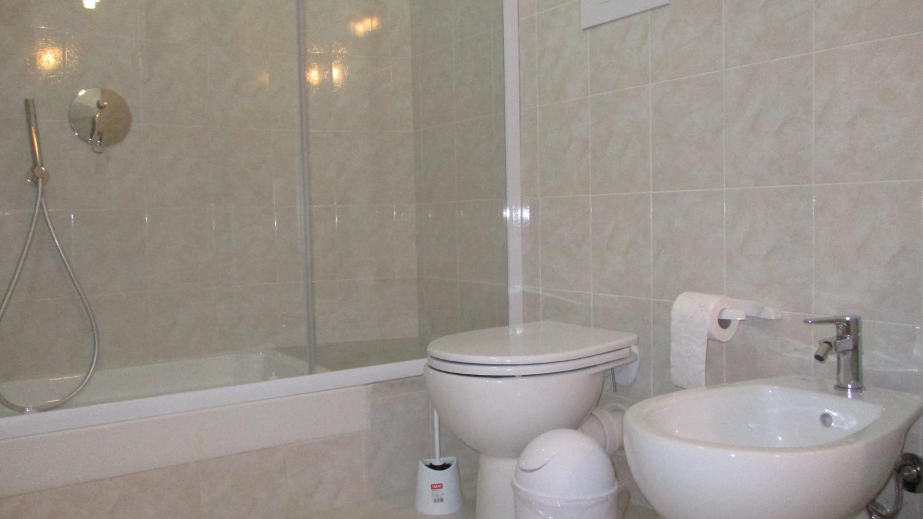 Double Room with Balcony - Photo 2