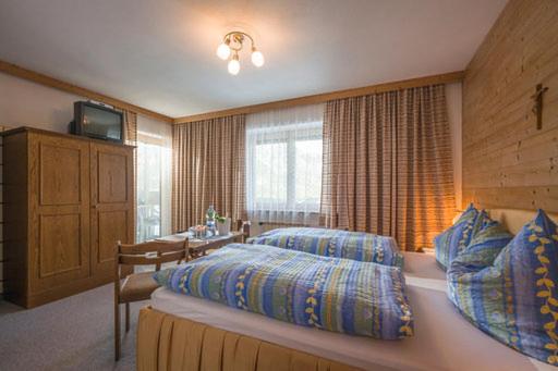 Deluxe Double Room with Extra Bed photo 1