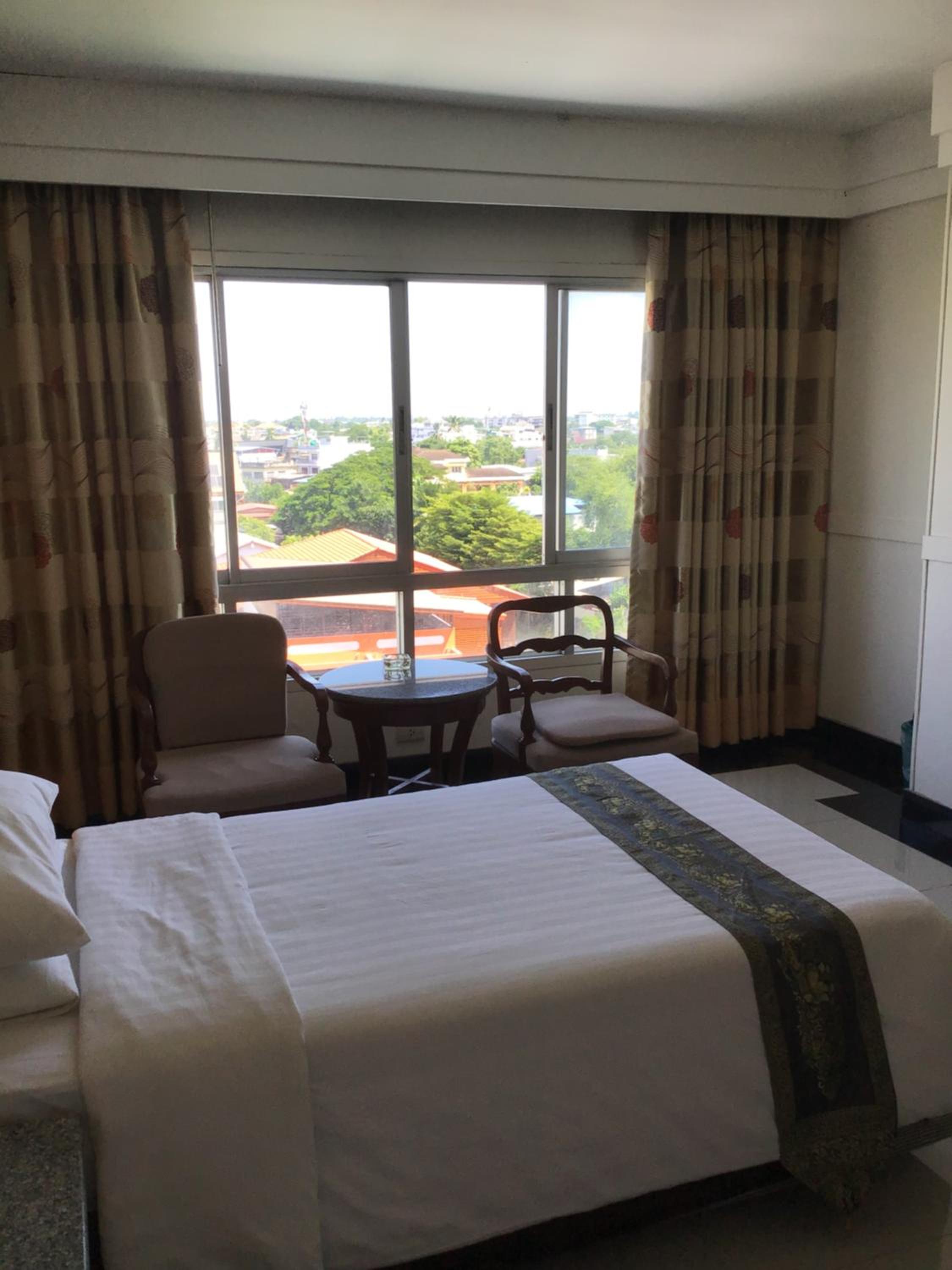 Standard Double or Twin Room - Photo 11