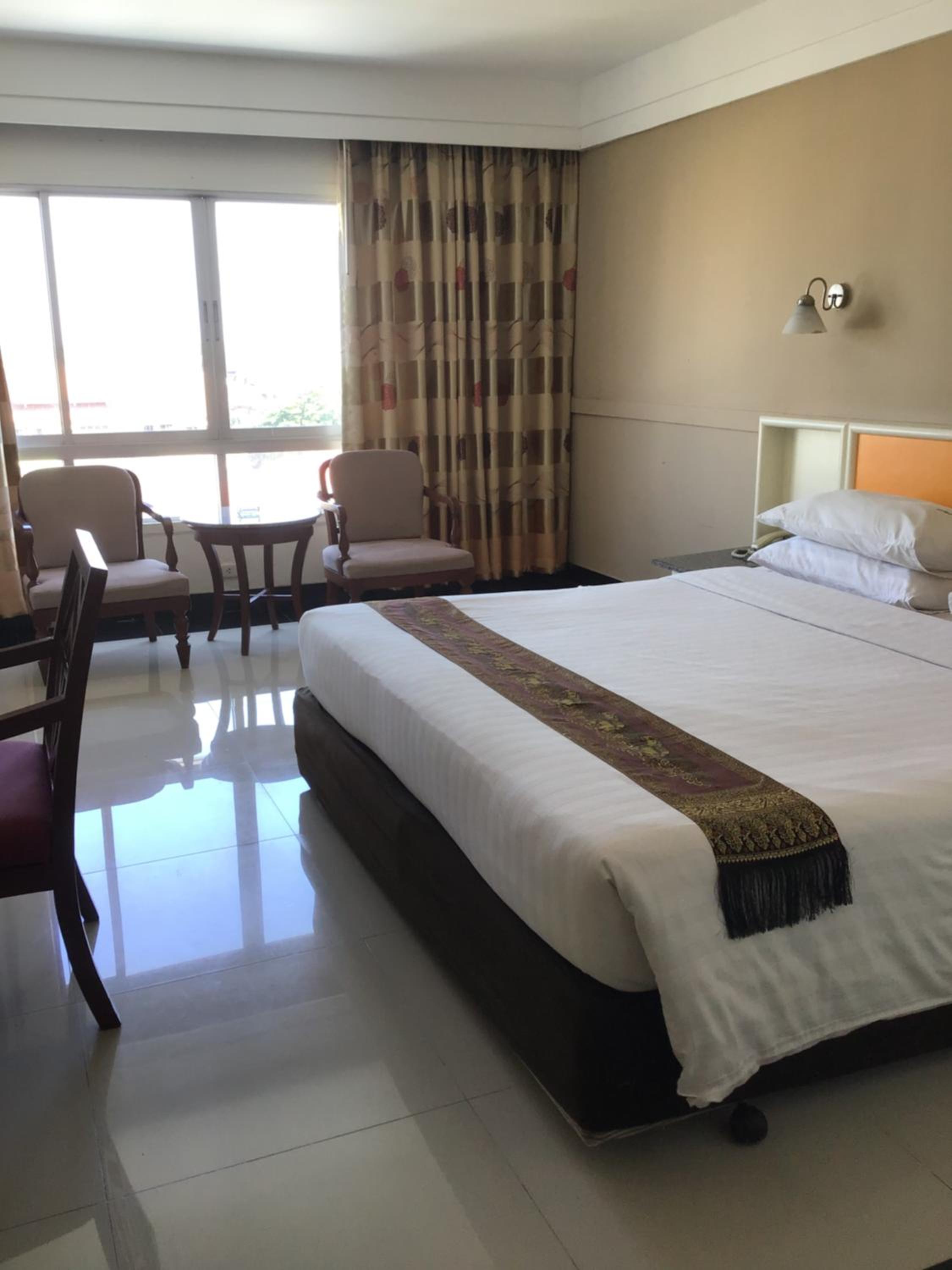 Standard Double or Twin Room - Photo 9