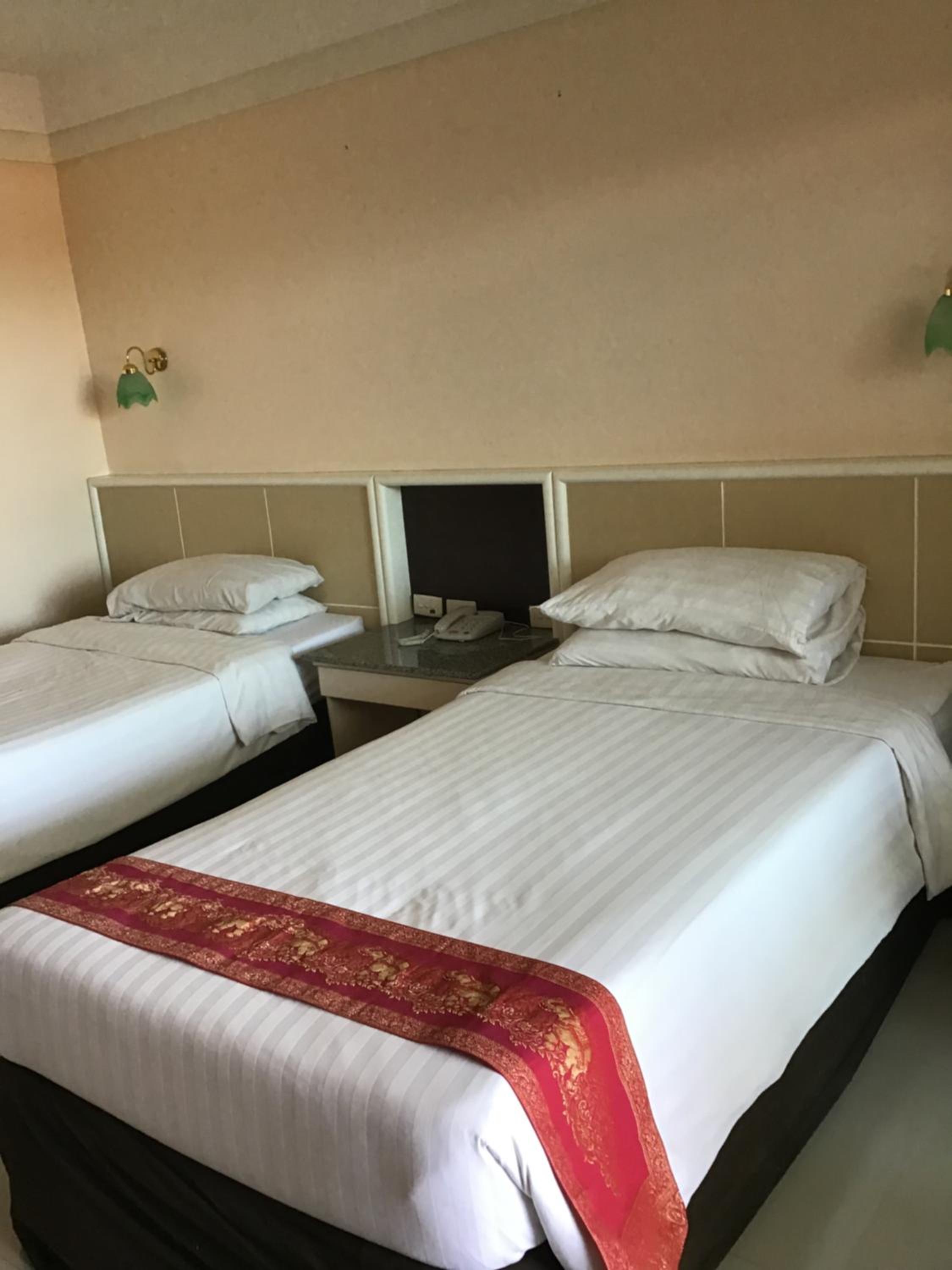 Large Double or Twin Room - Photo 1