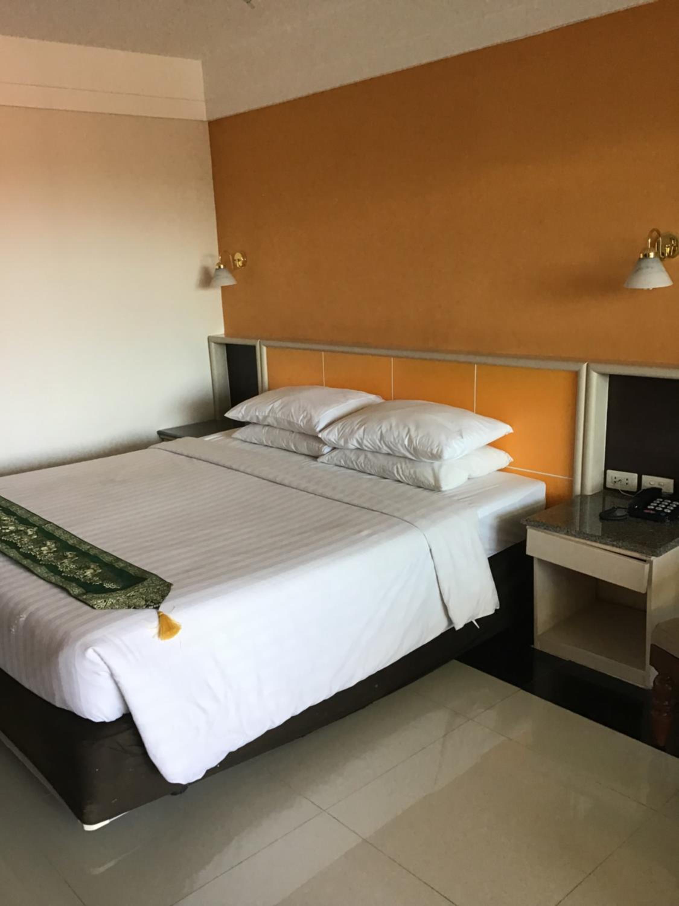 Large Double or Twin Room - Photo 11