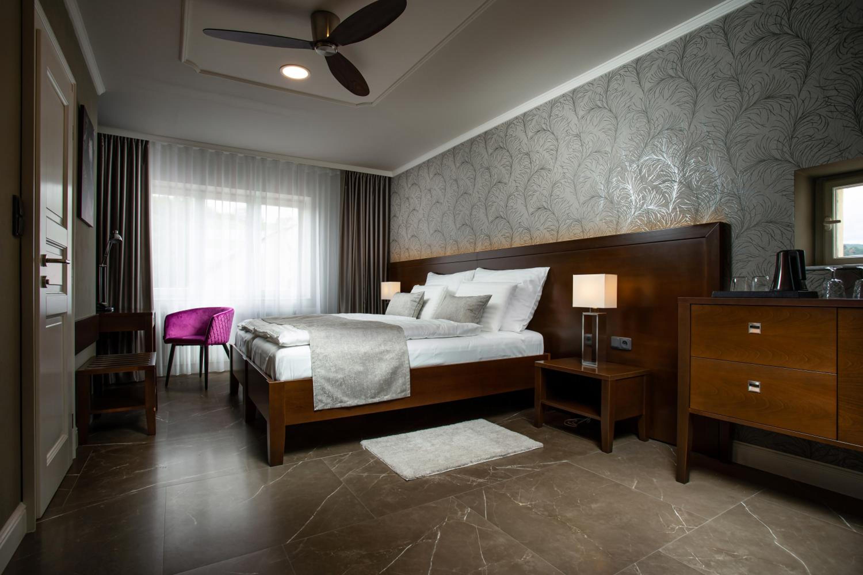 Standard Double or Twin Room - Photo 4