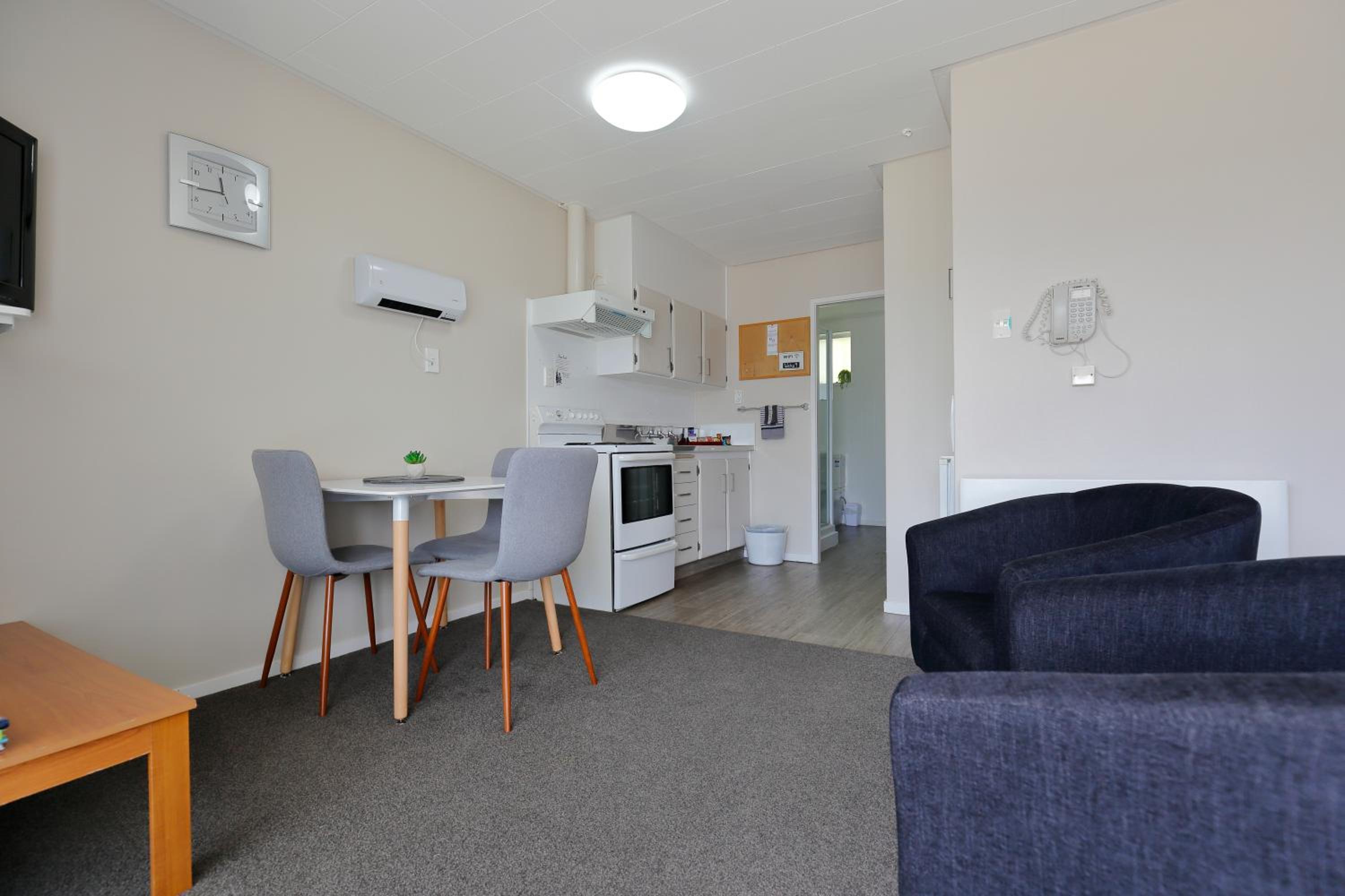One-Bedroom Apartment photo 2