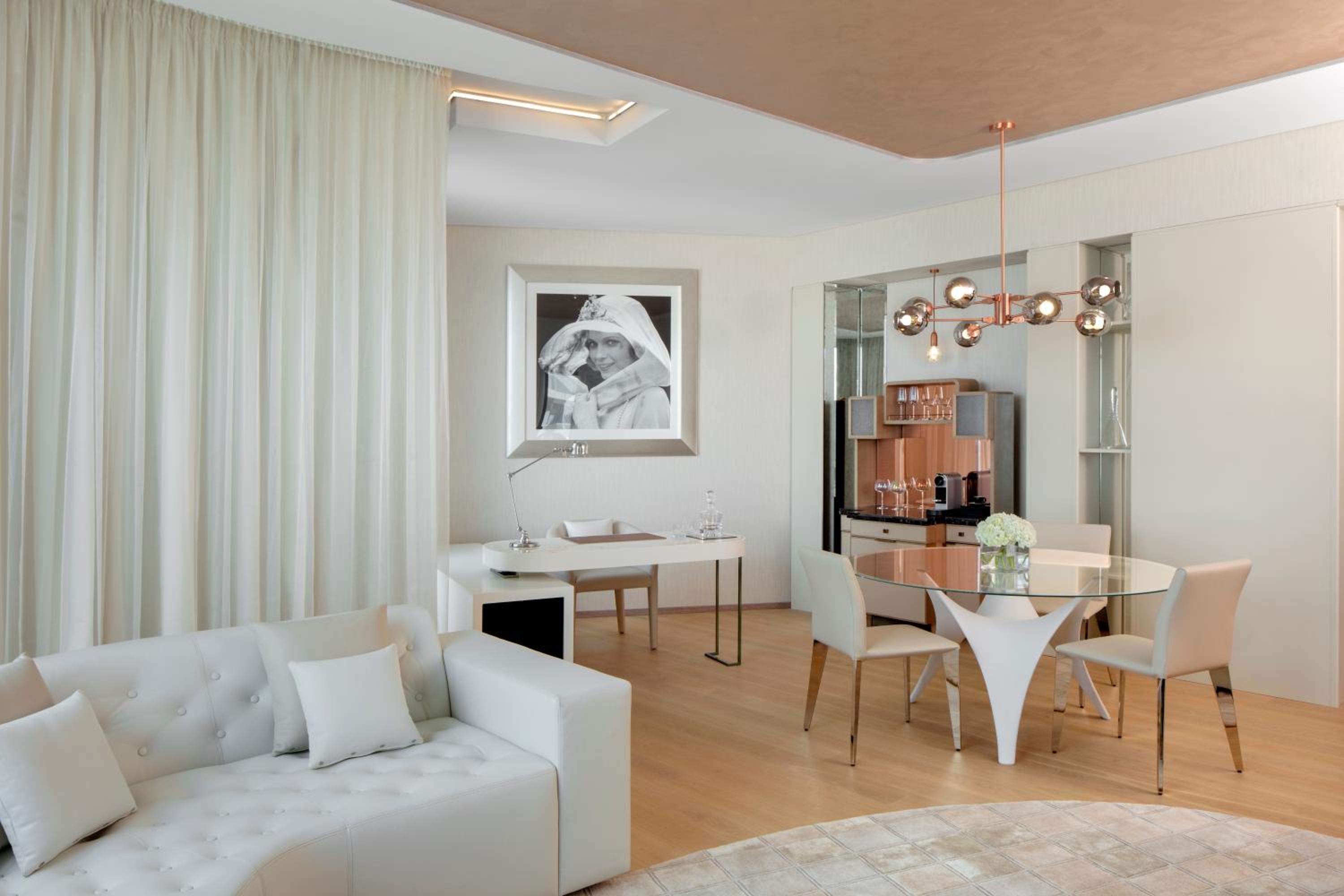Charleston Suite