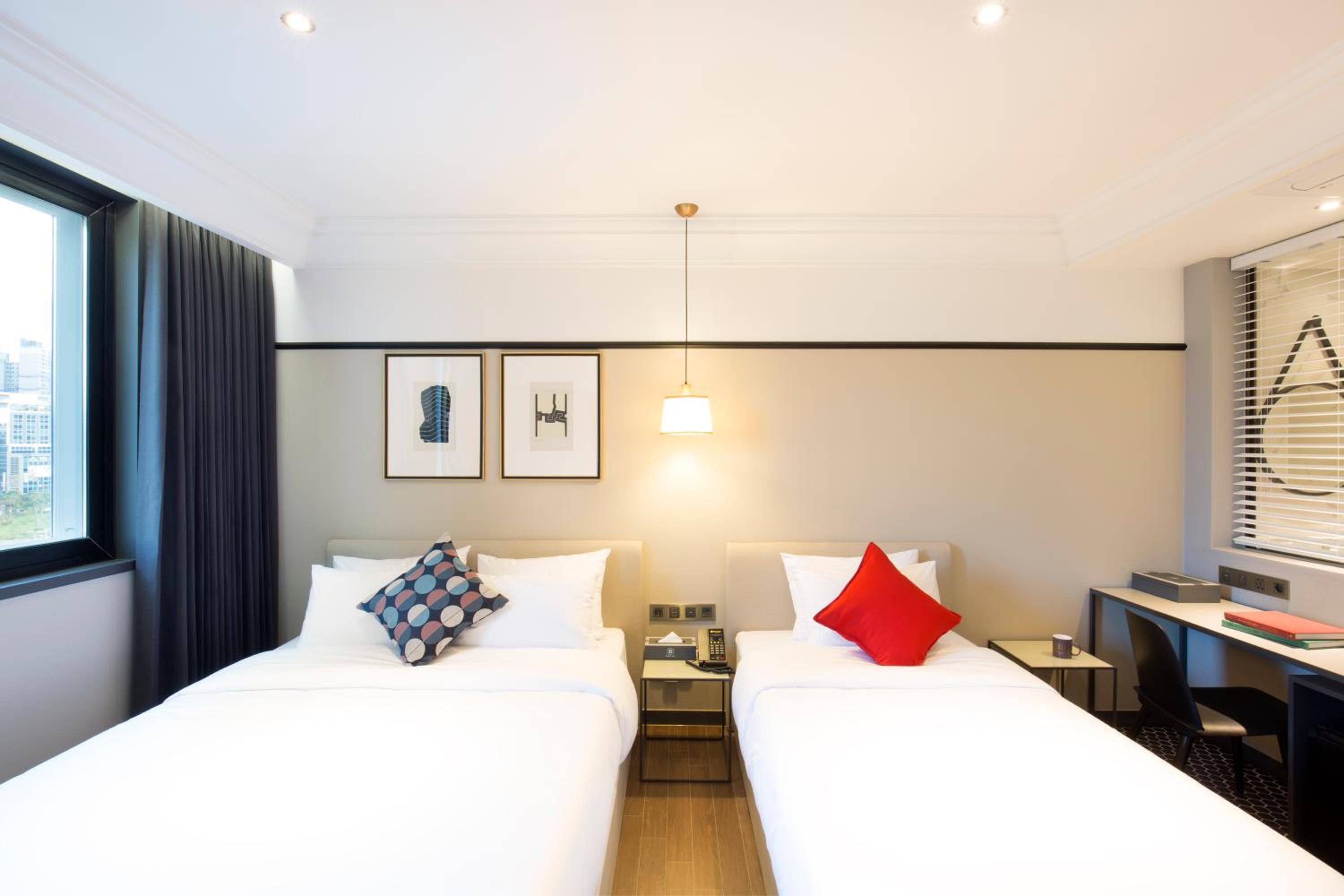 Standard Twin Room - Photo 4