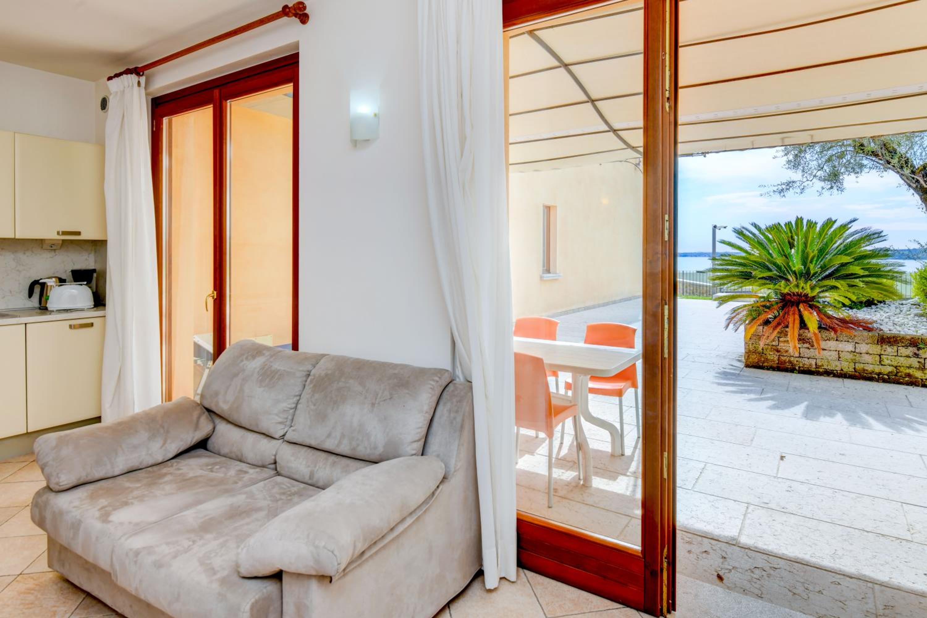 Small Standard Two-Bedroom Apartment with Lake View photo 1