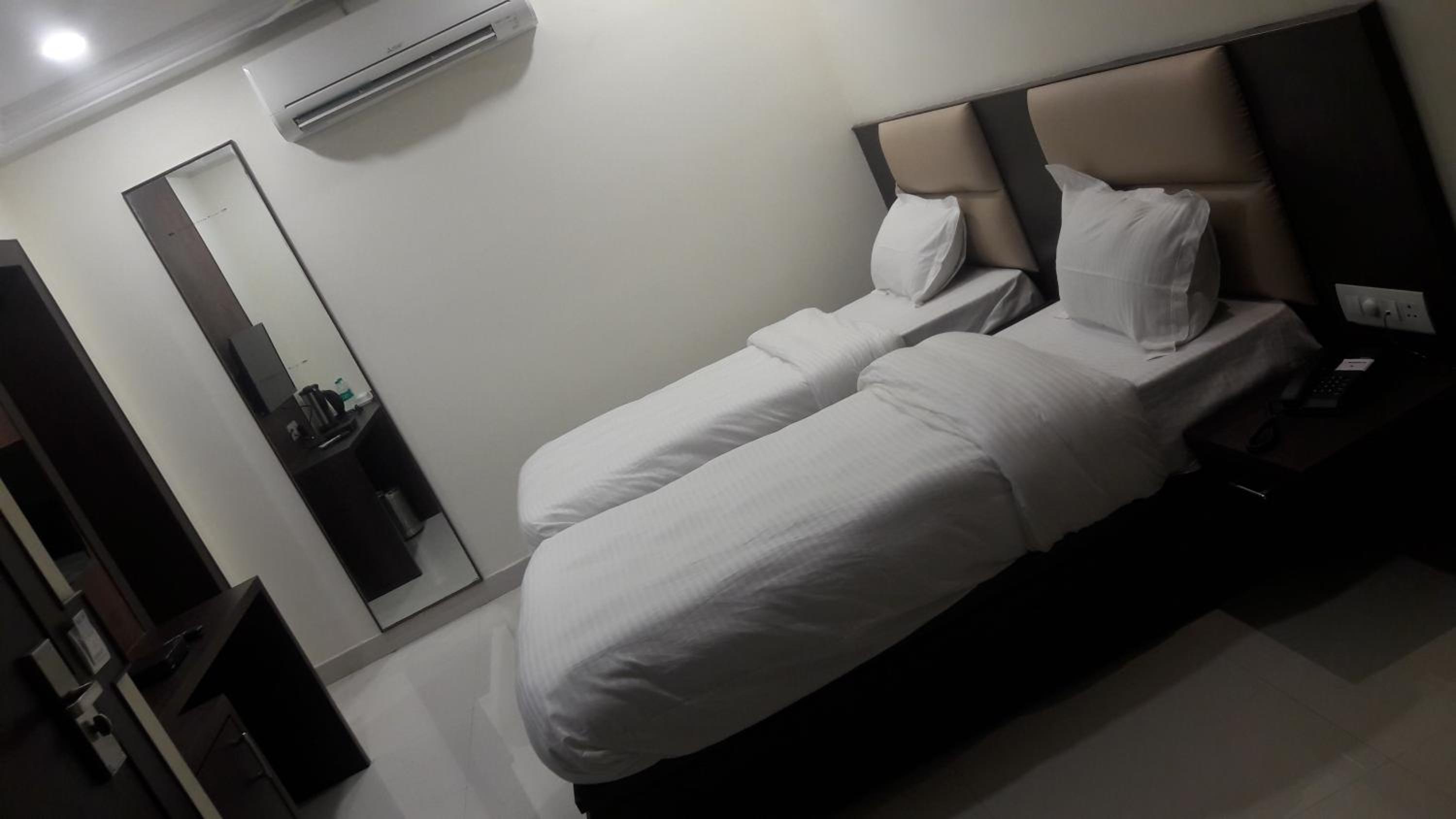 Deluxe Double or Twin Room photo 2