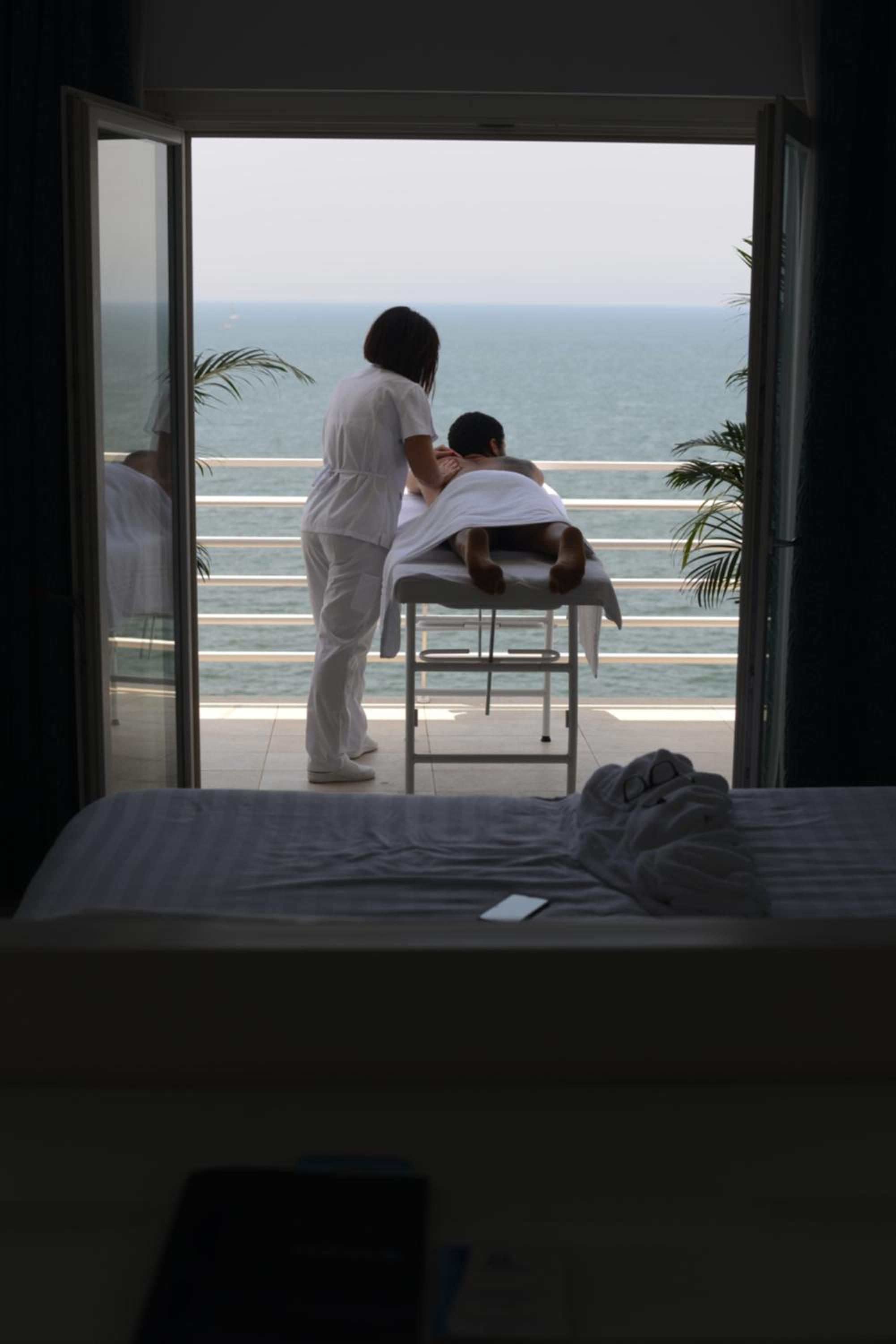 Deluxe Junior Suite photo 2