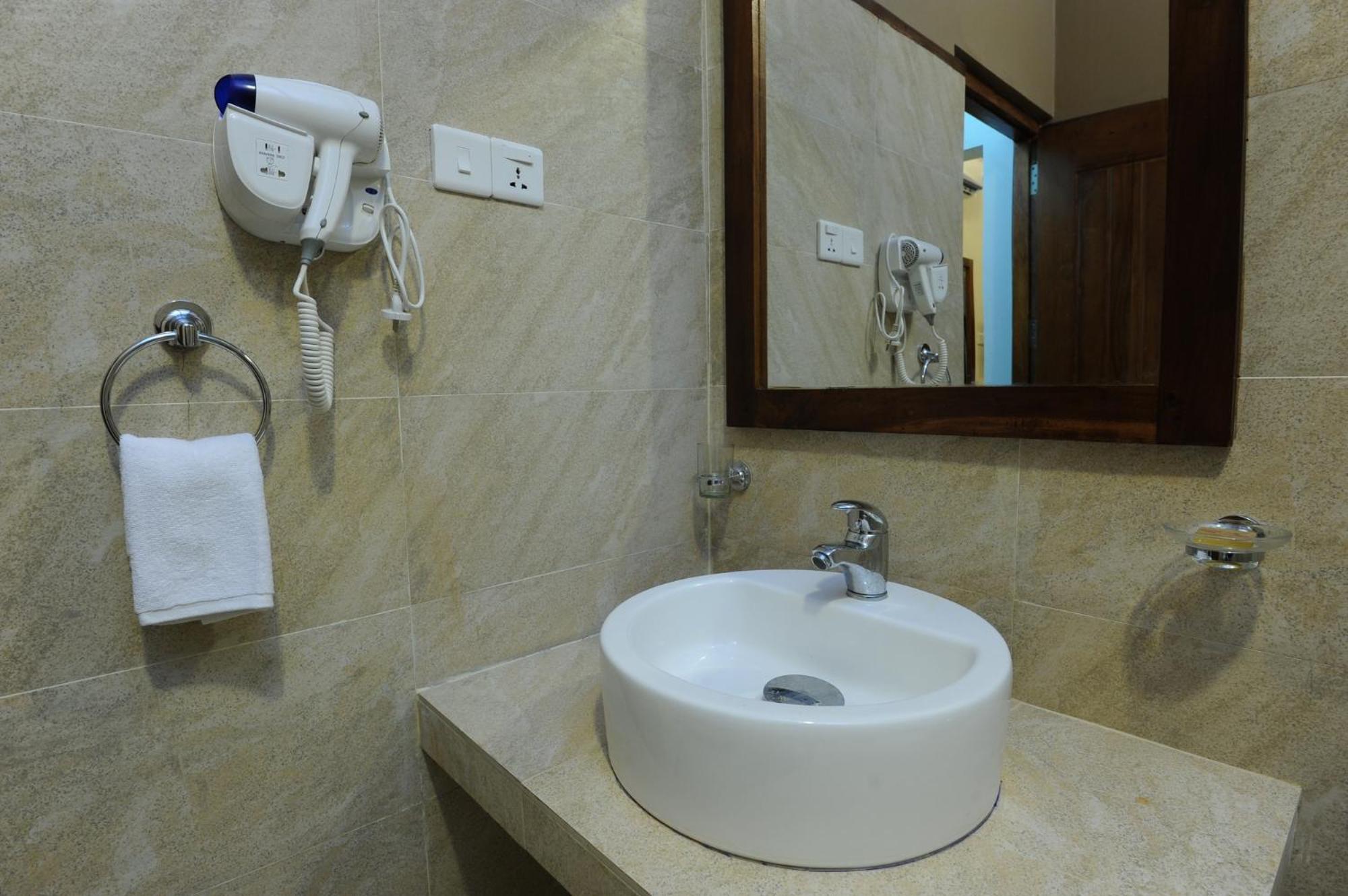Deluxe Double Room with Sea View - Photo 3