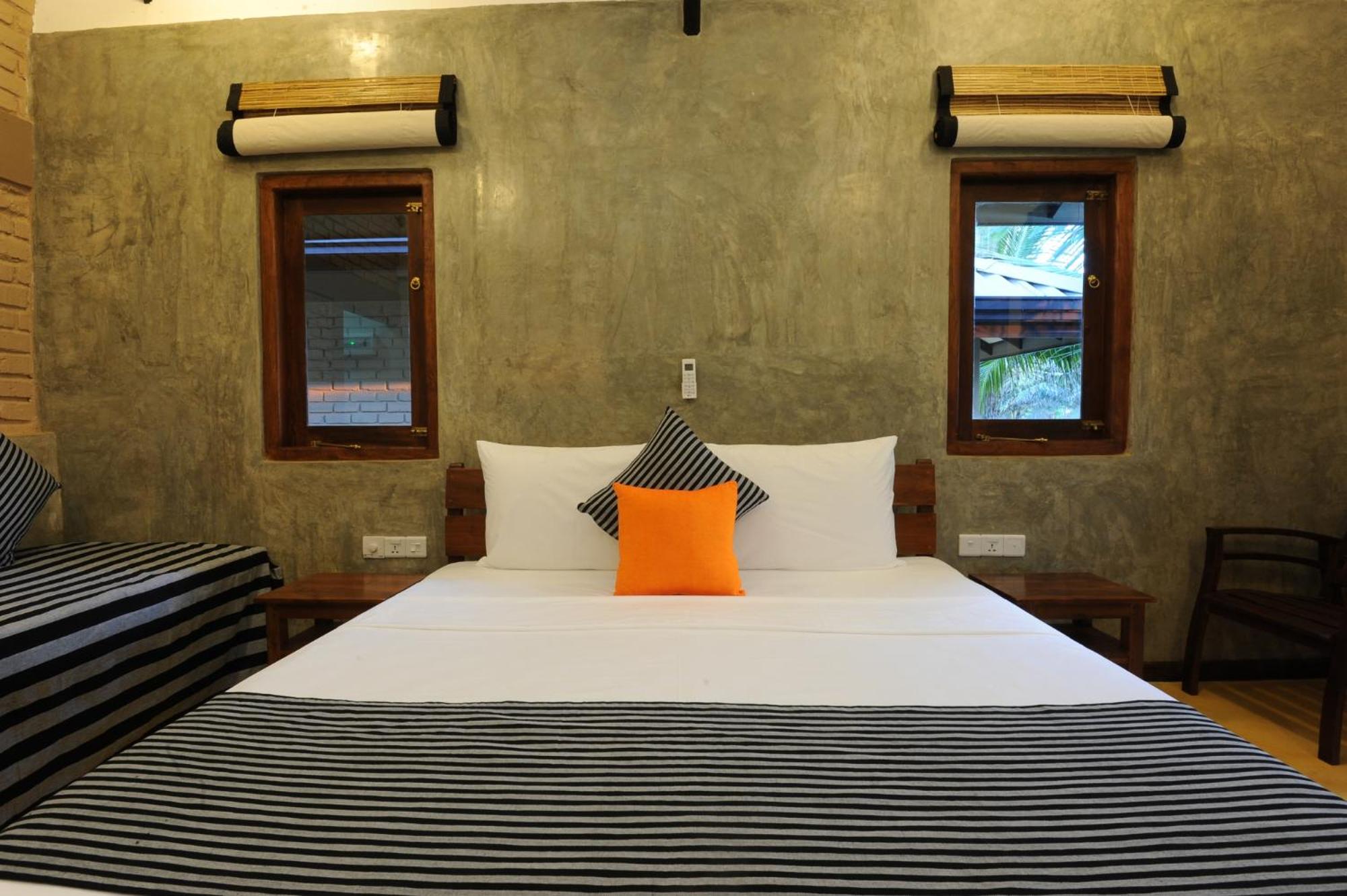 Deluxe Double Room with Sea View - Photo 9