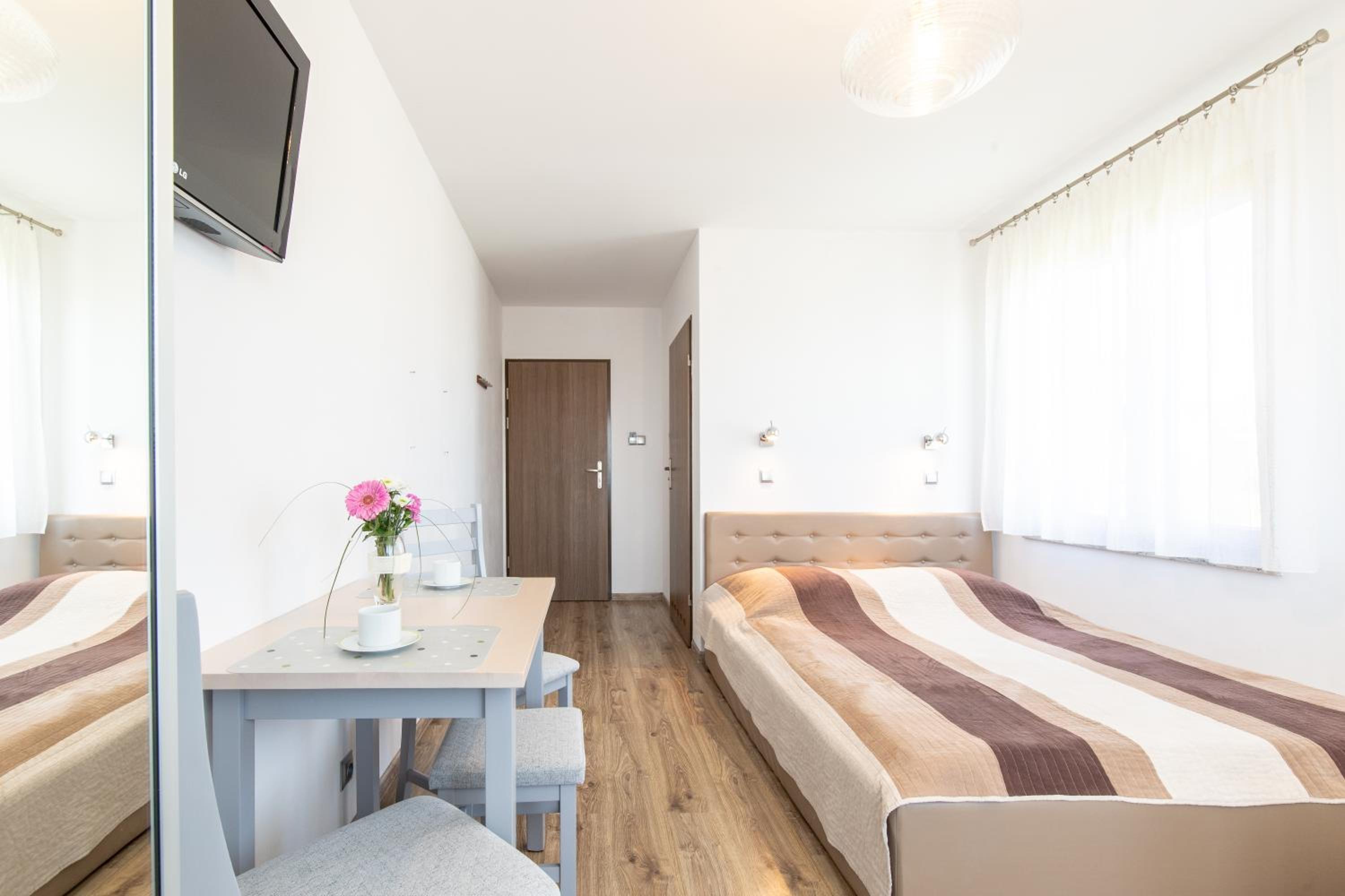 Large Double Room photo 2