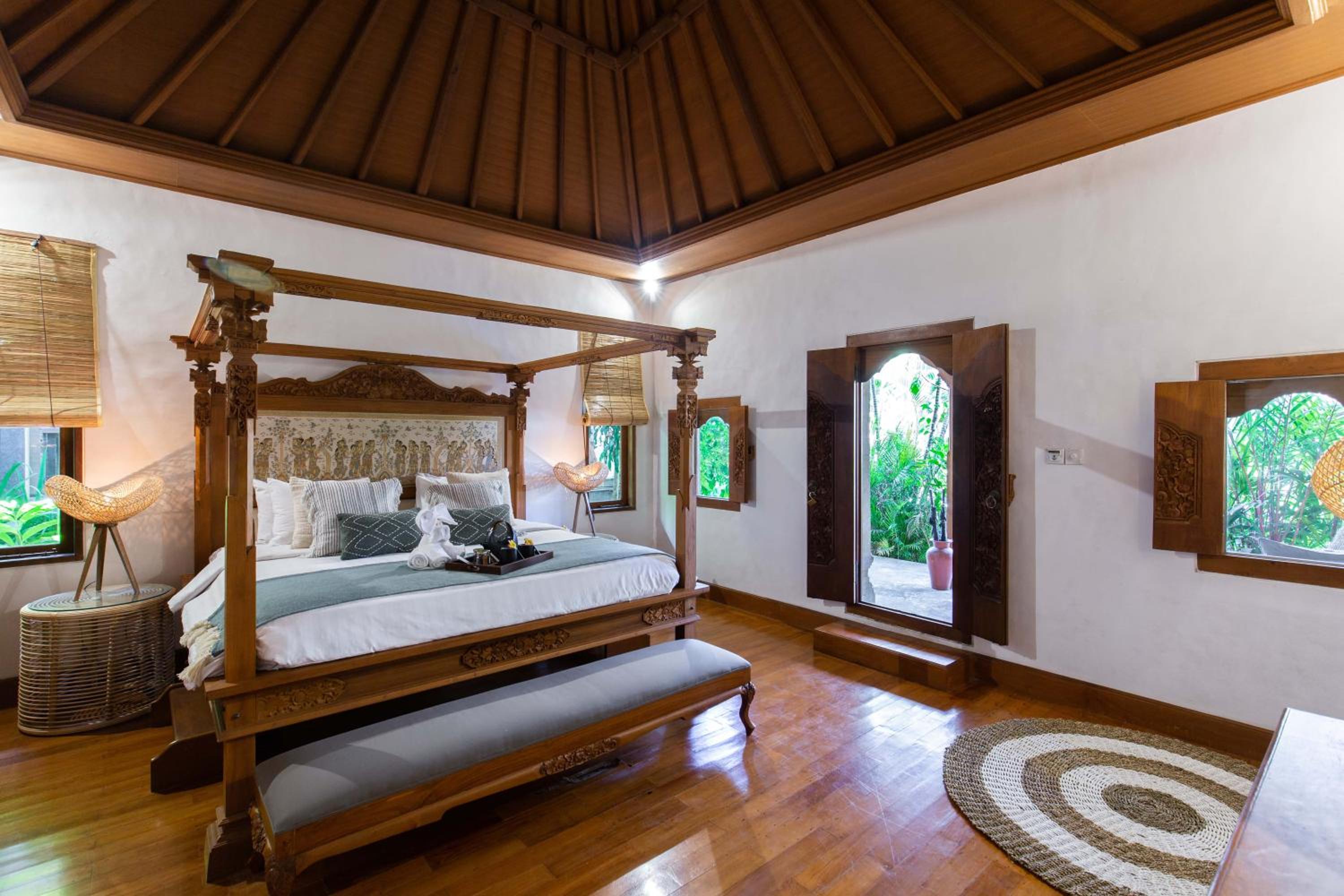 Deluxe King Suite photo 2