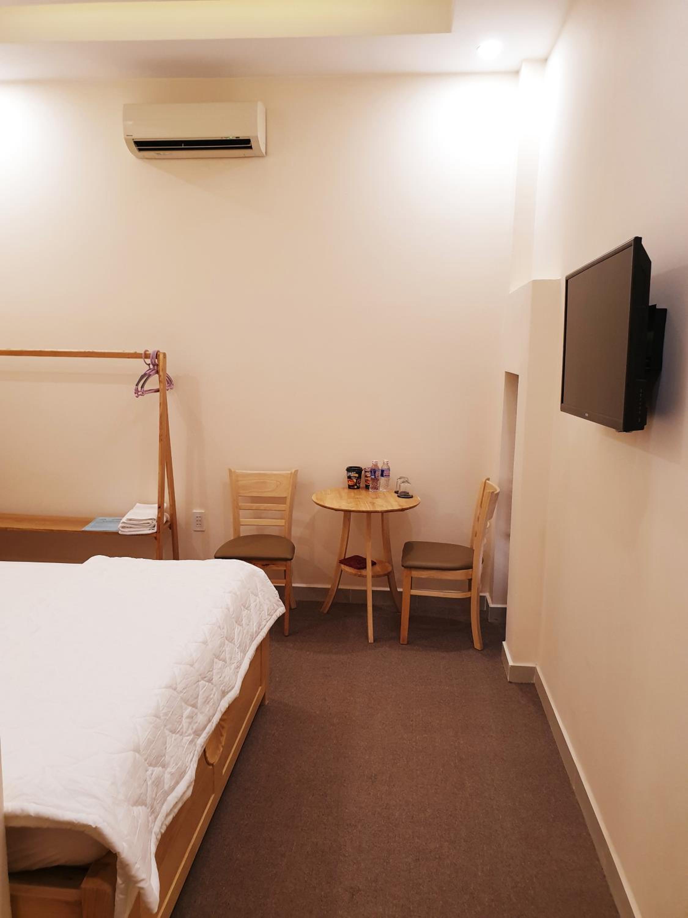 Standard King Room - Photo 7