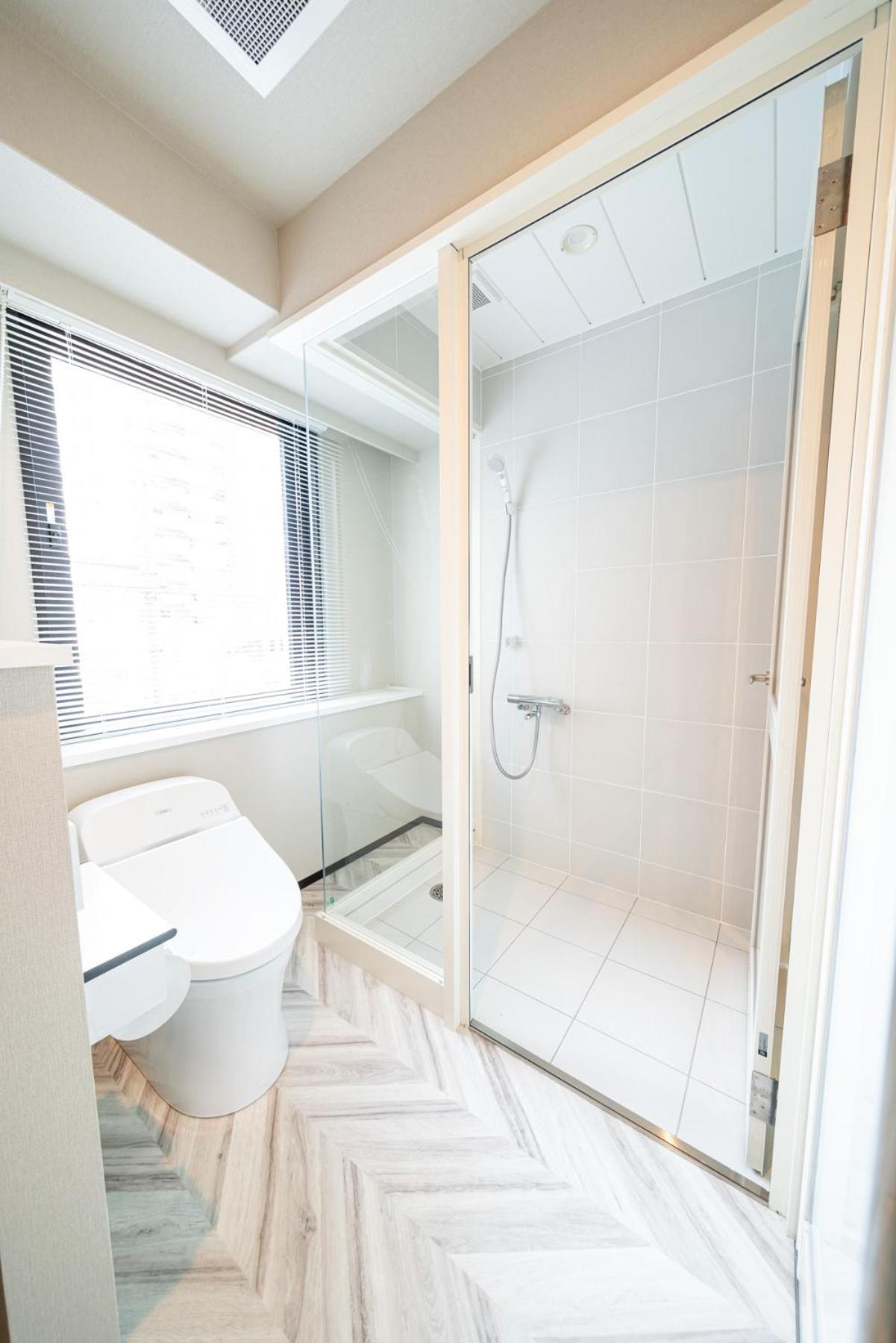 Twin Room with Shower - Non-Smoking photo 2