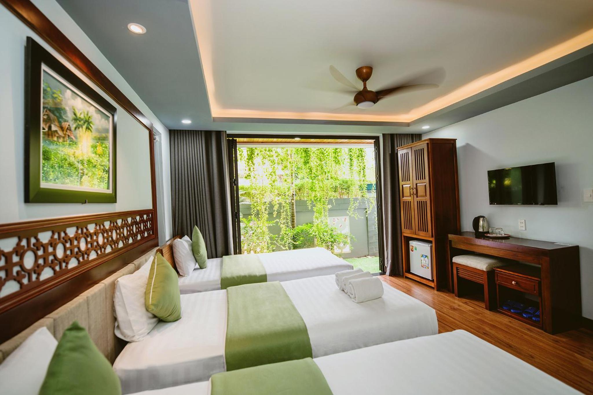Triple Room with Balcony