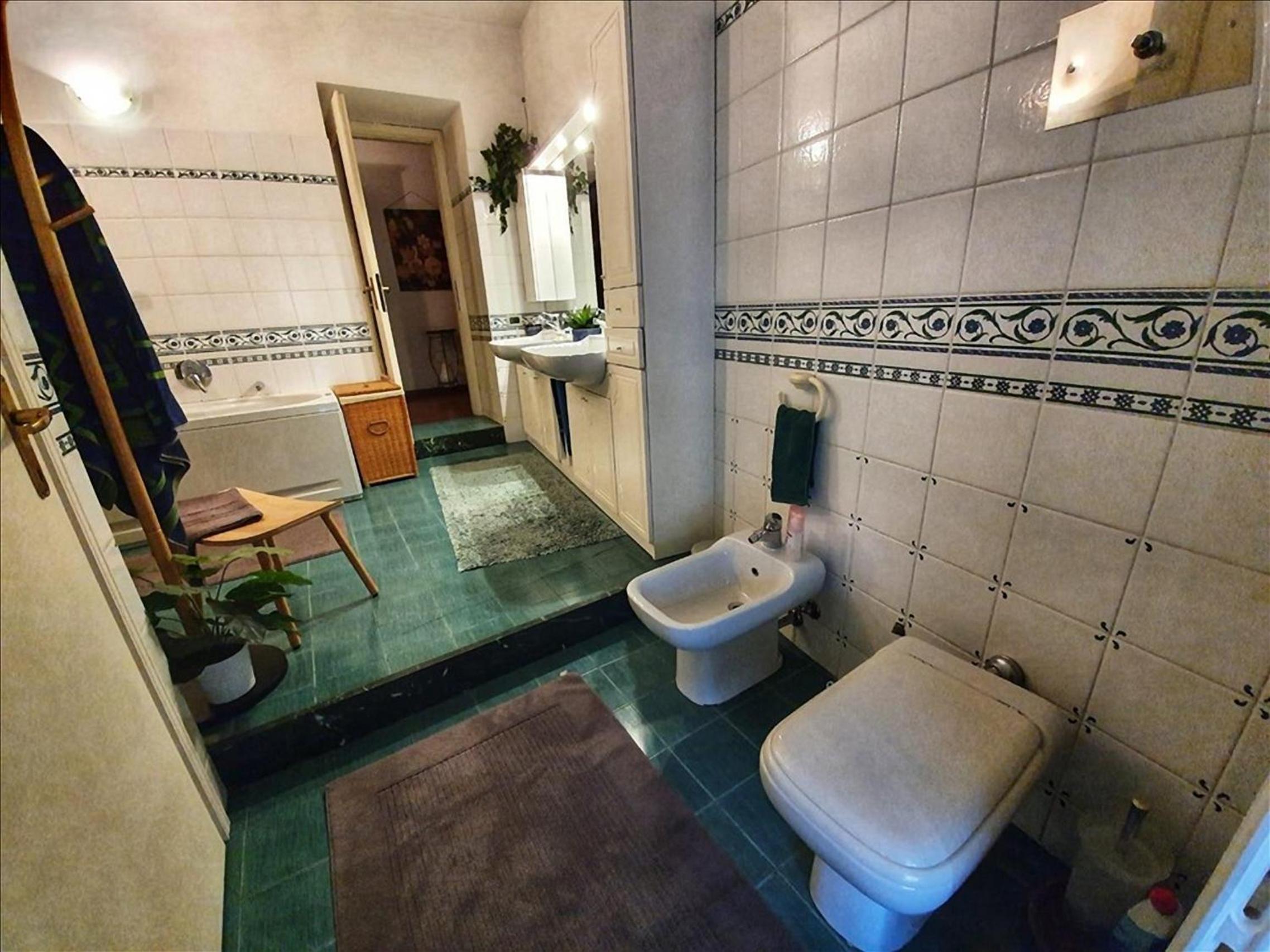 Double Room with Spa Bath - Photo 12