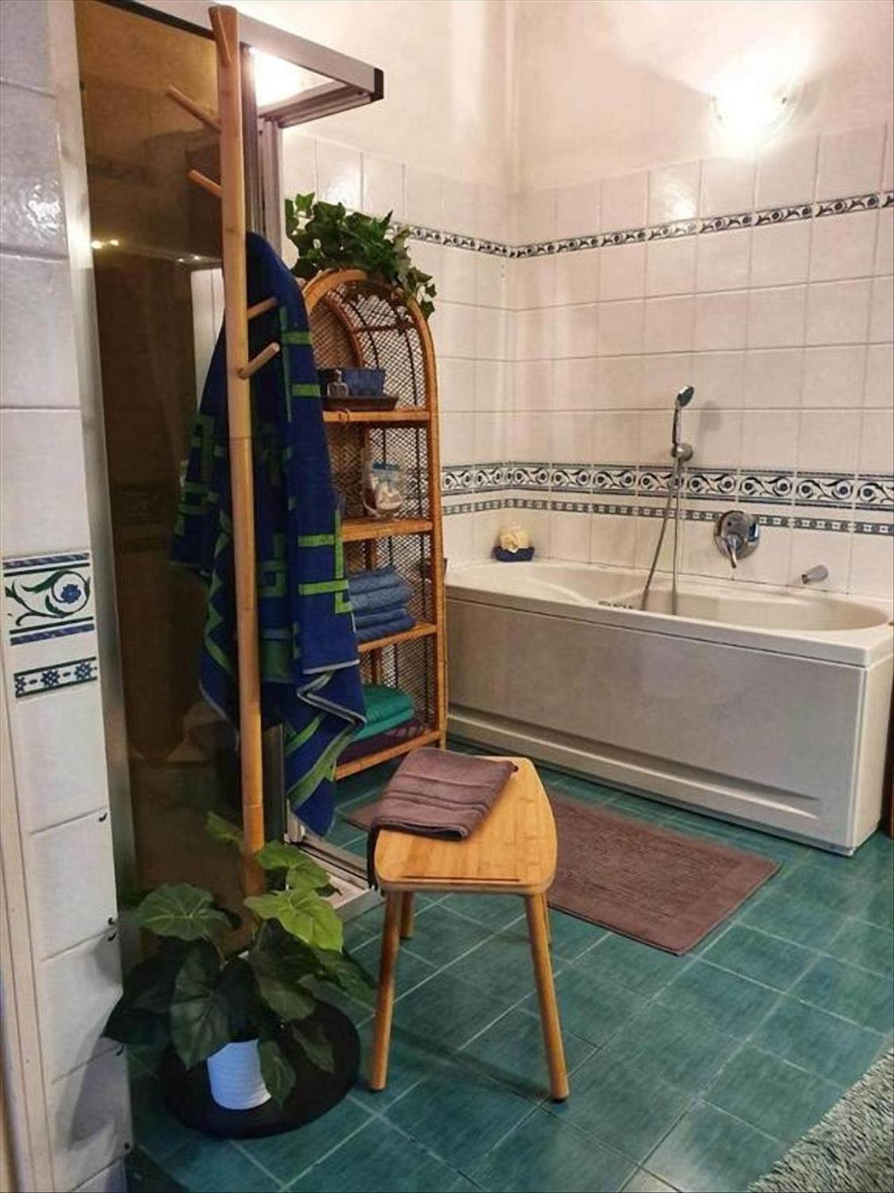 Double Room with Spa Bath - Photo 18