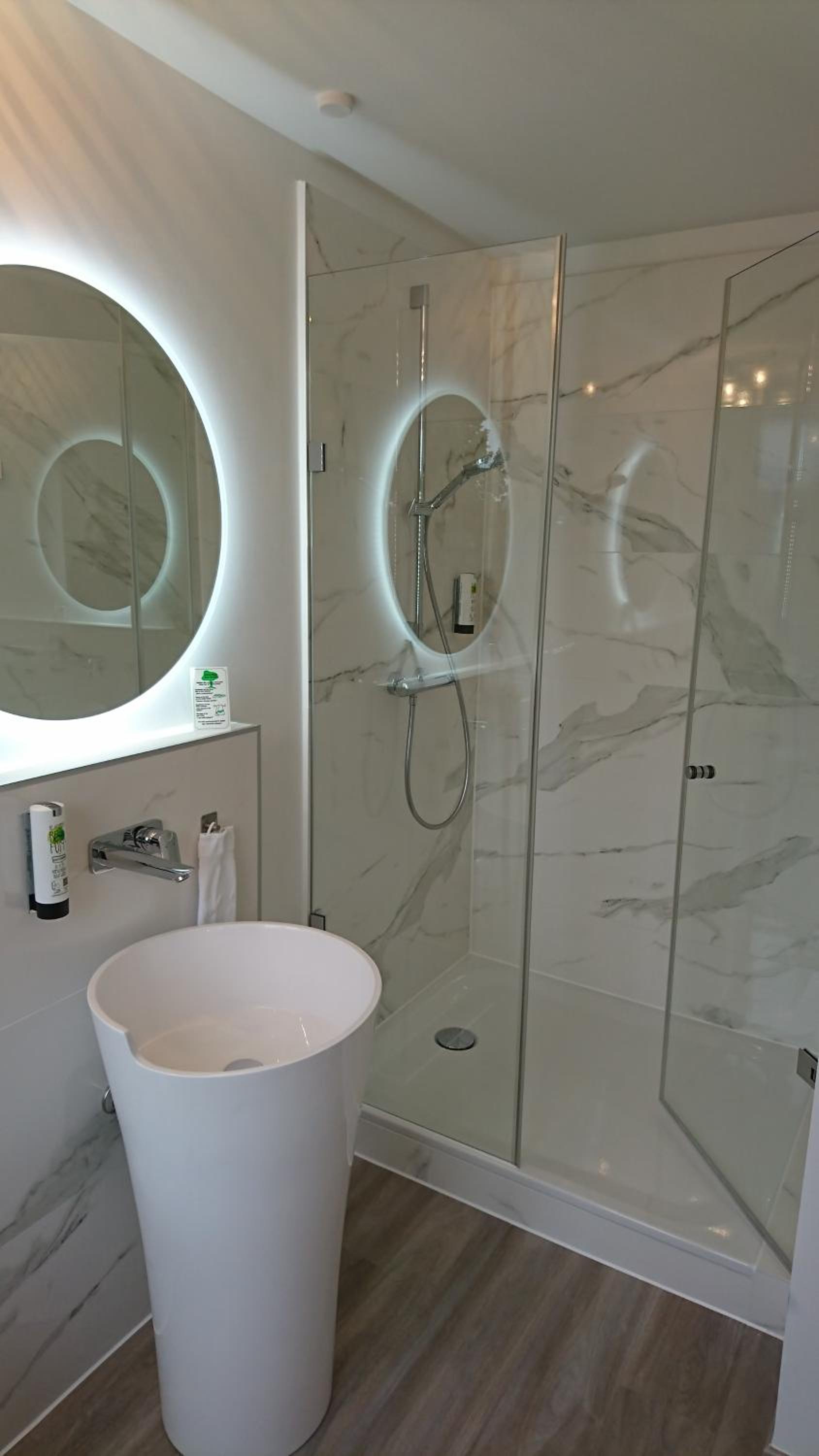 Deluxe Double Room - Photo 18