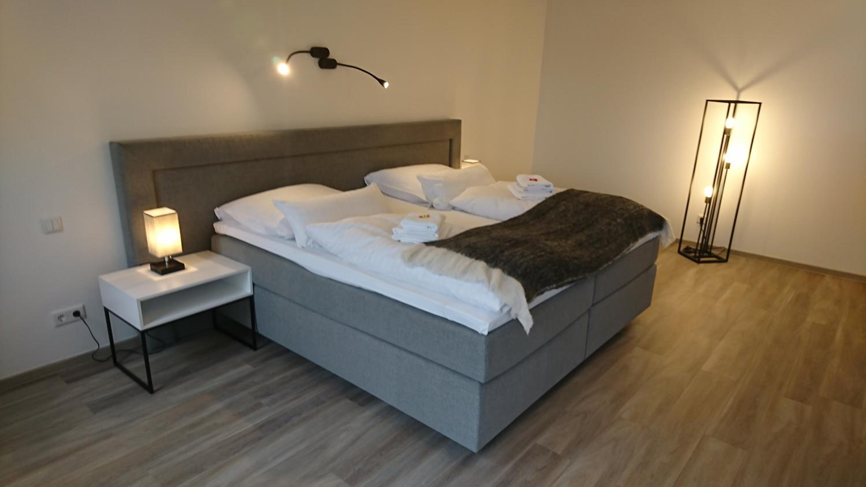 Junior Suite with Balcony - Photo 15