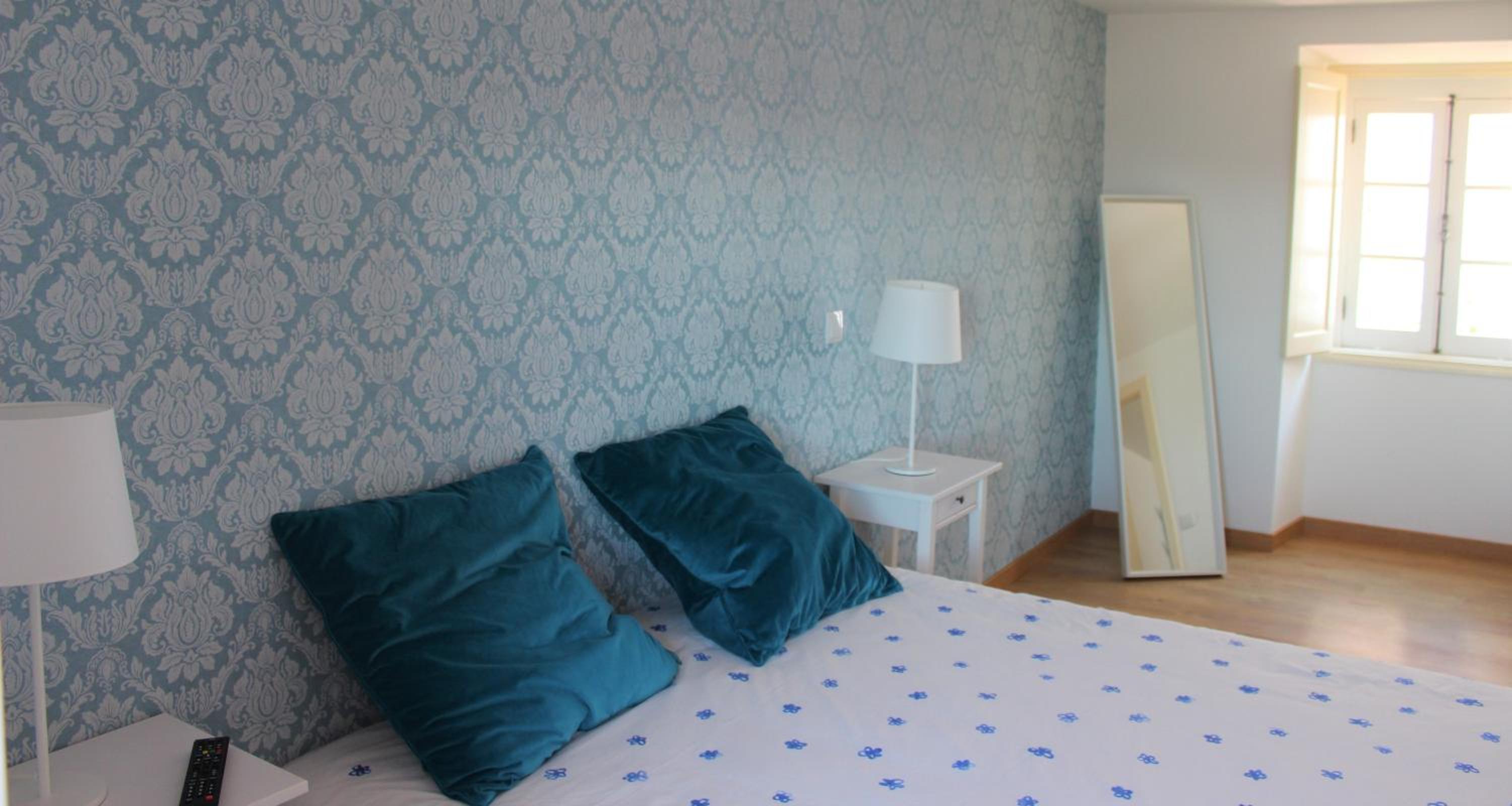 Deluxe Double Room (2 Adults + 1 Child) - Photo 3