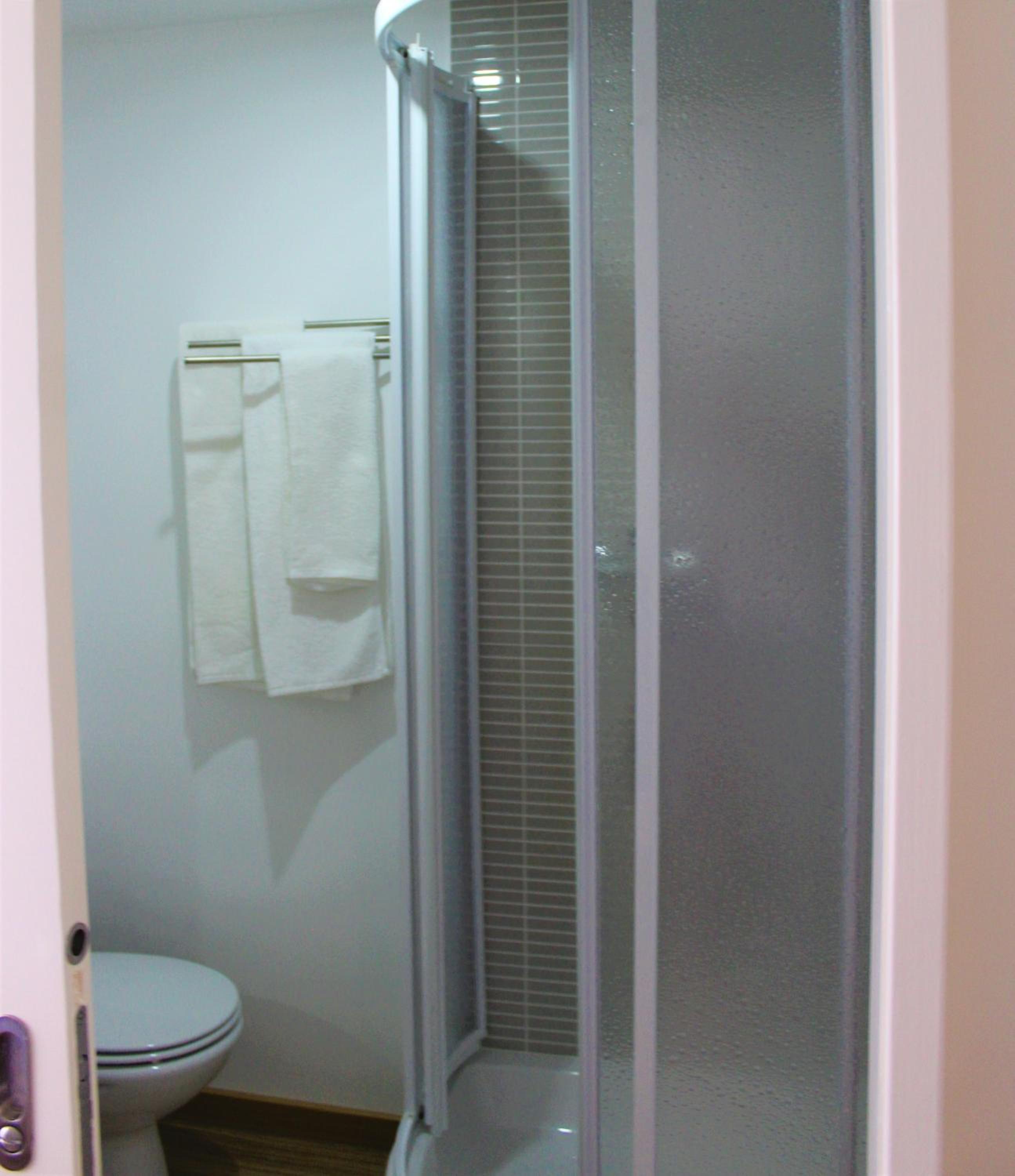 Deluxe Double Room (2 Adults + 1 Child) - Photo 4