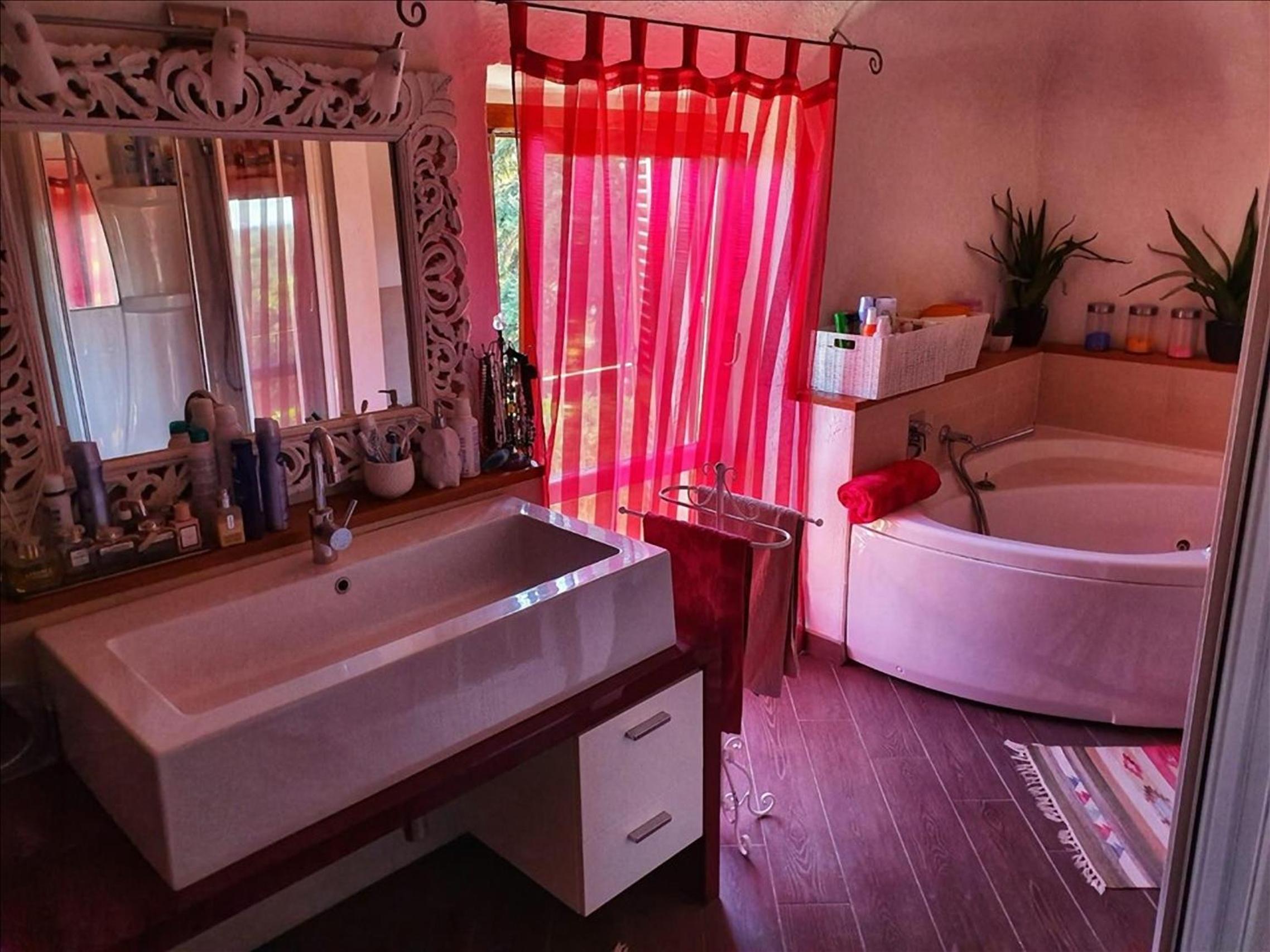 Double Room with Spa Bath photo 2