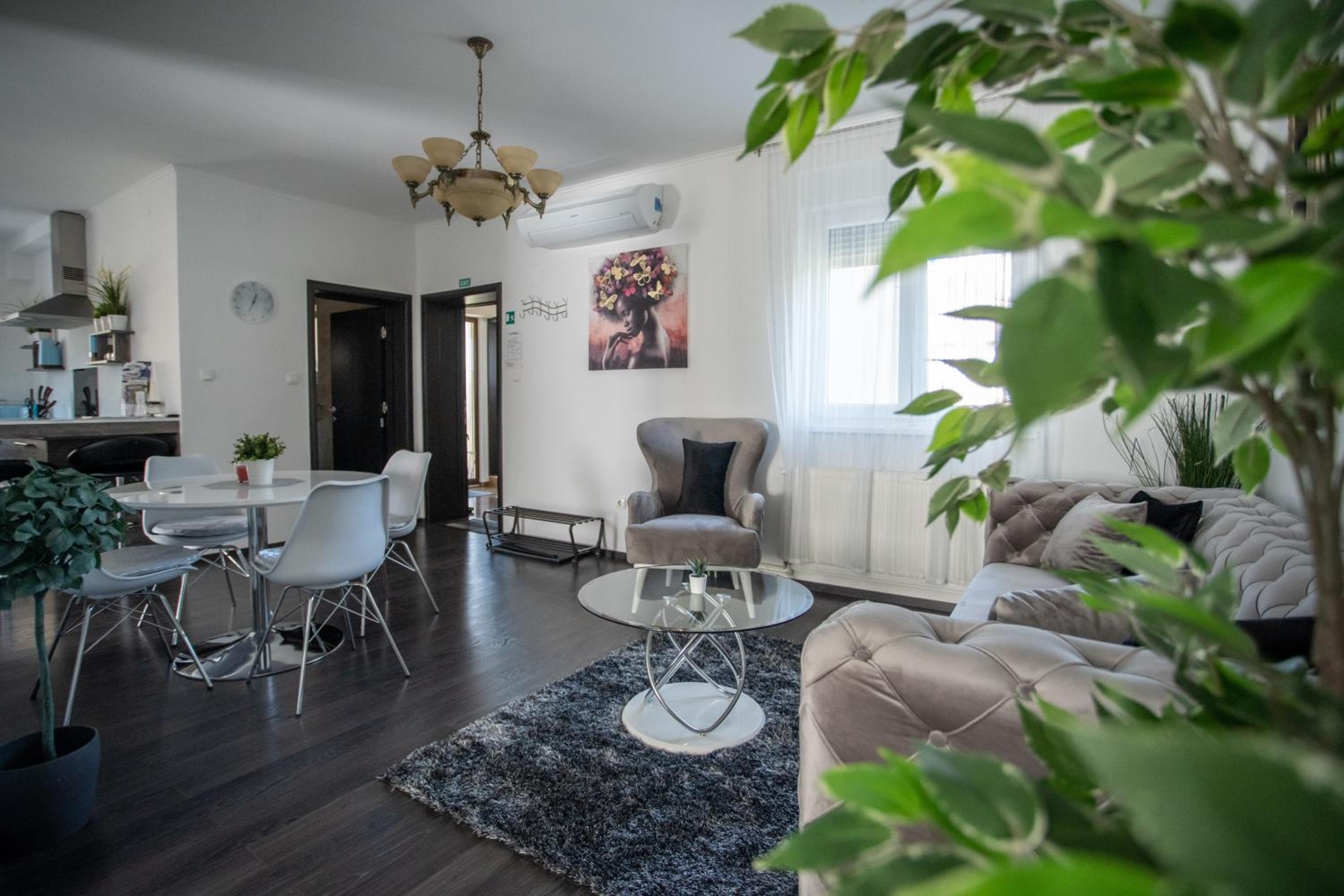 Two-Bedroom Apartment - Photo 24