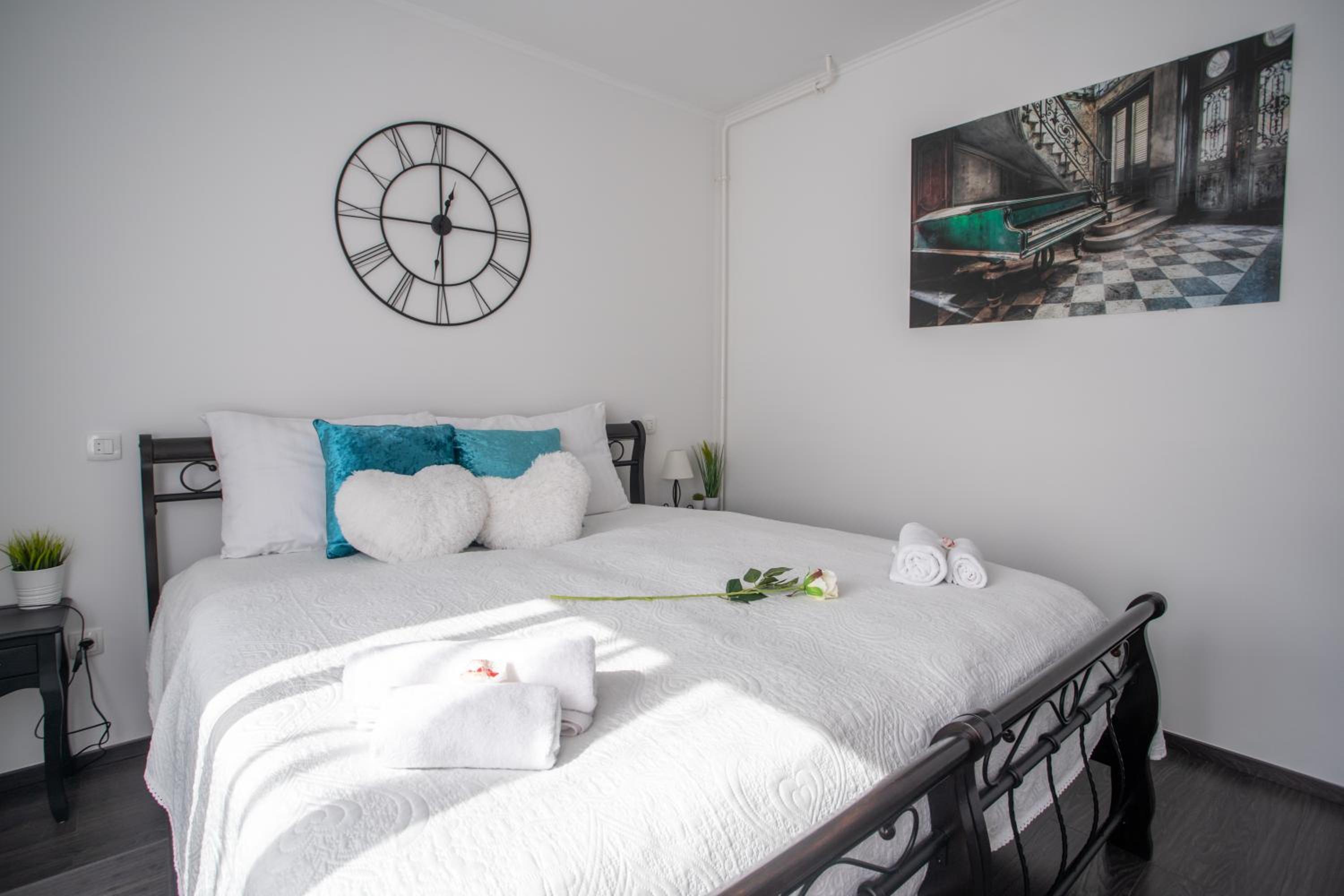 Two-Bedroom Apartment - Photo 21