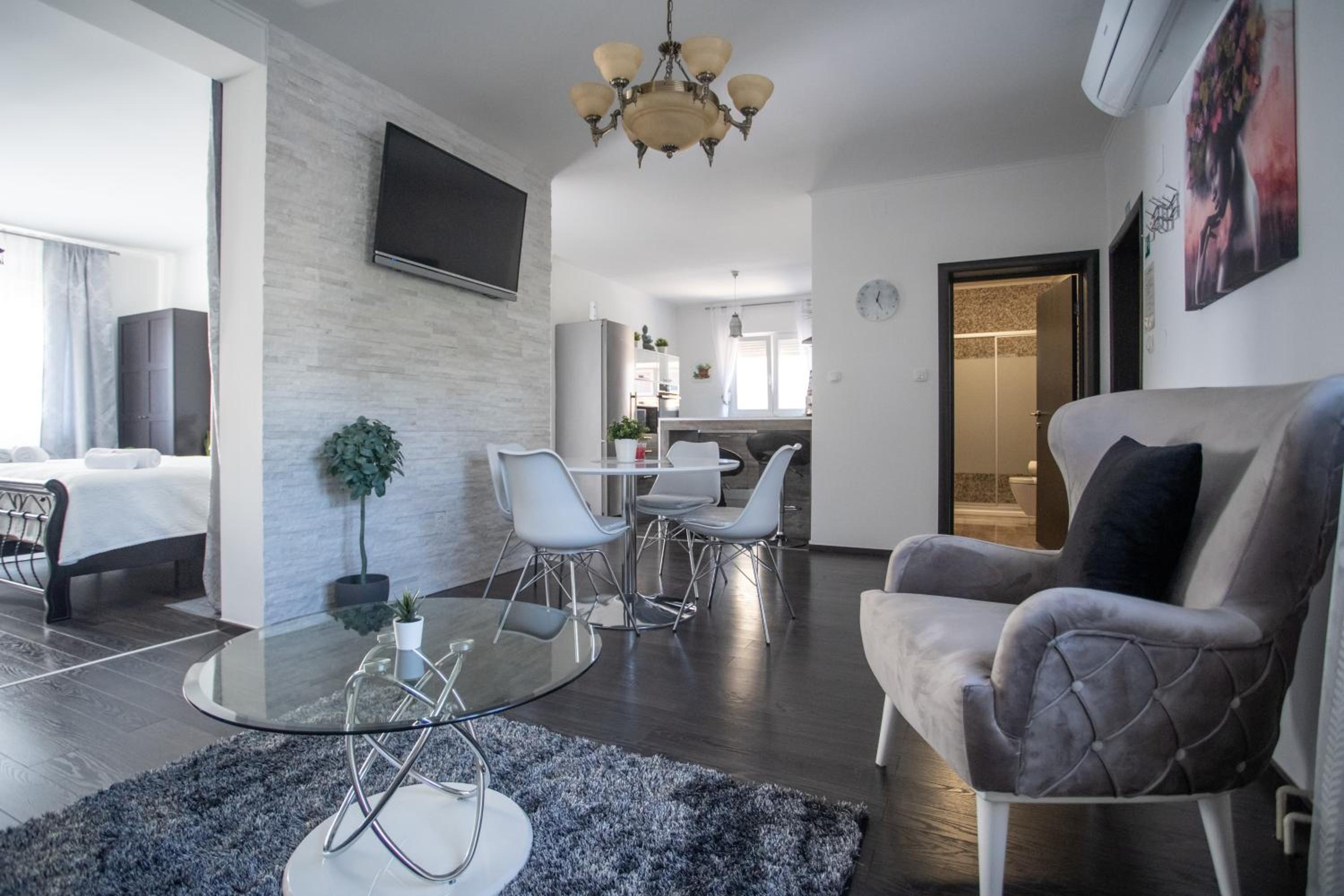 Two-Bedroom Apartment - Photo 18