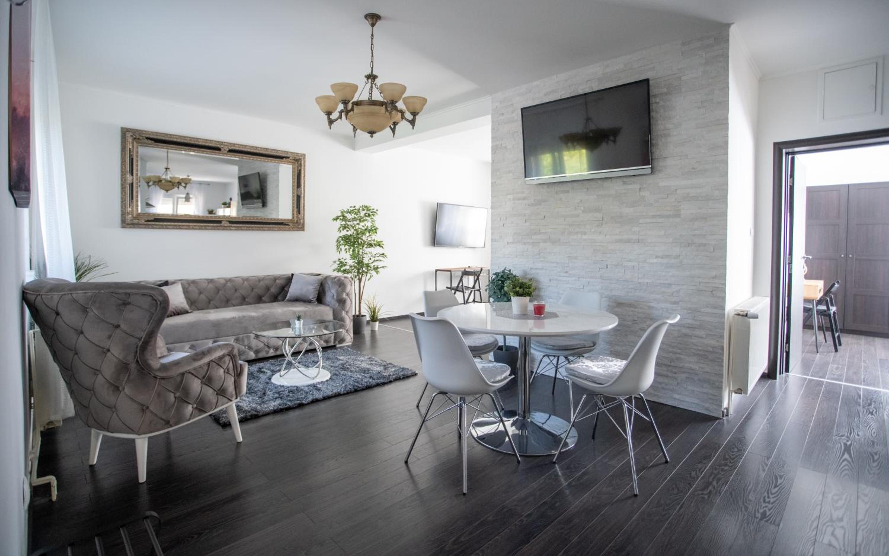 Two-Bedroom Apartment - Photo 16