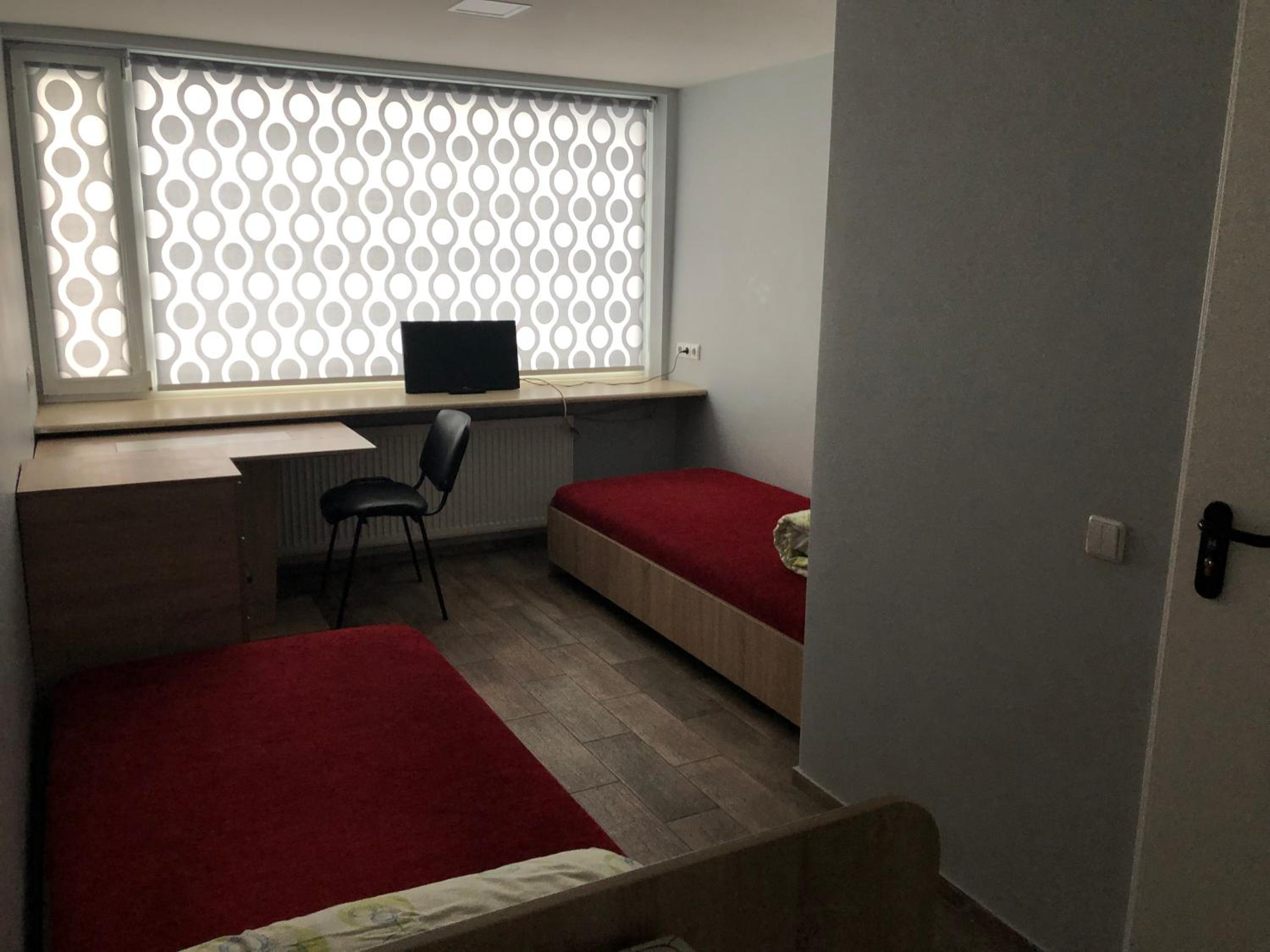 Twin Room with Private Bathroom - Photo 4