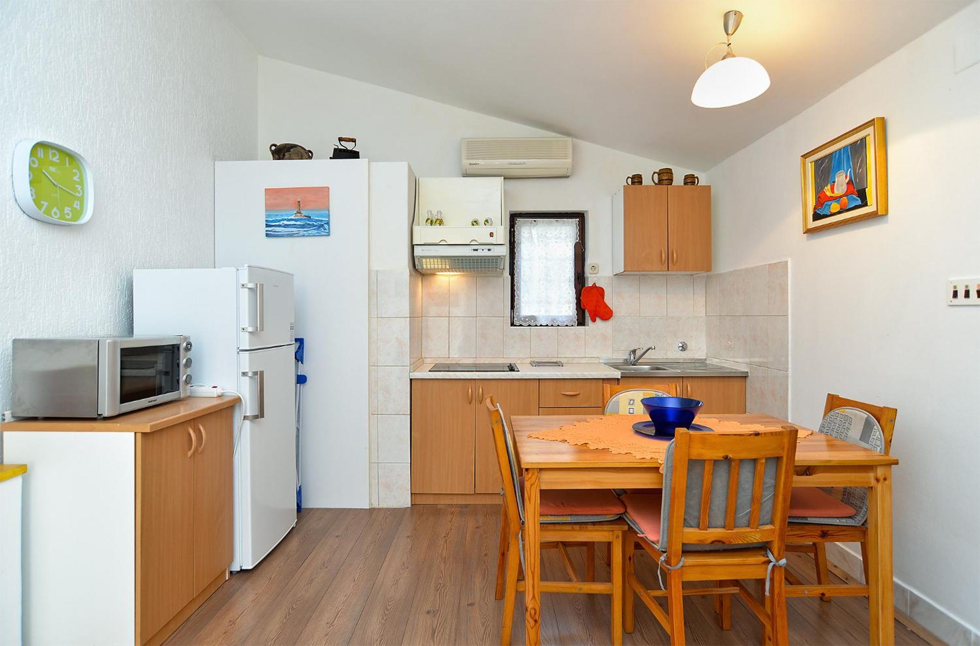 Apartment photo 2