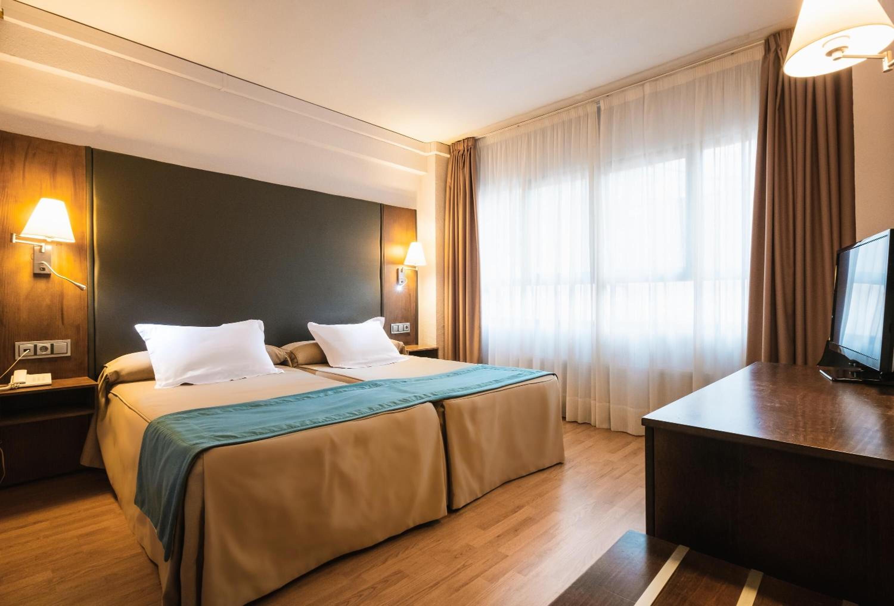 Twin Room - Photo 10
