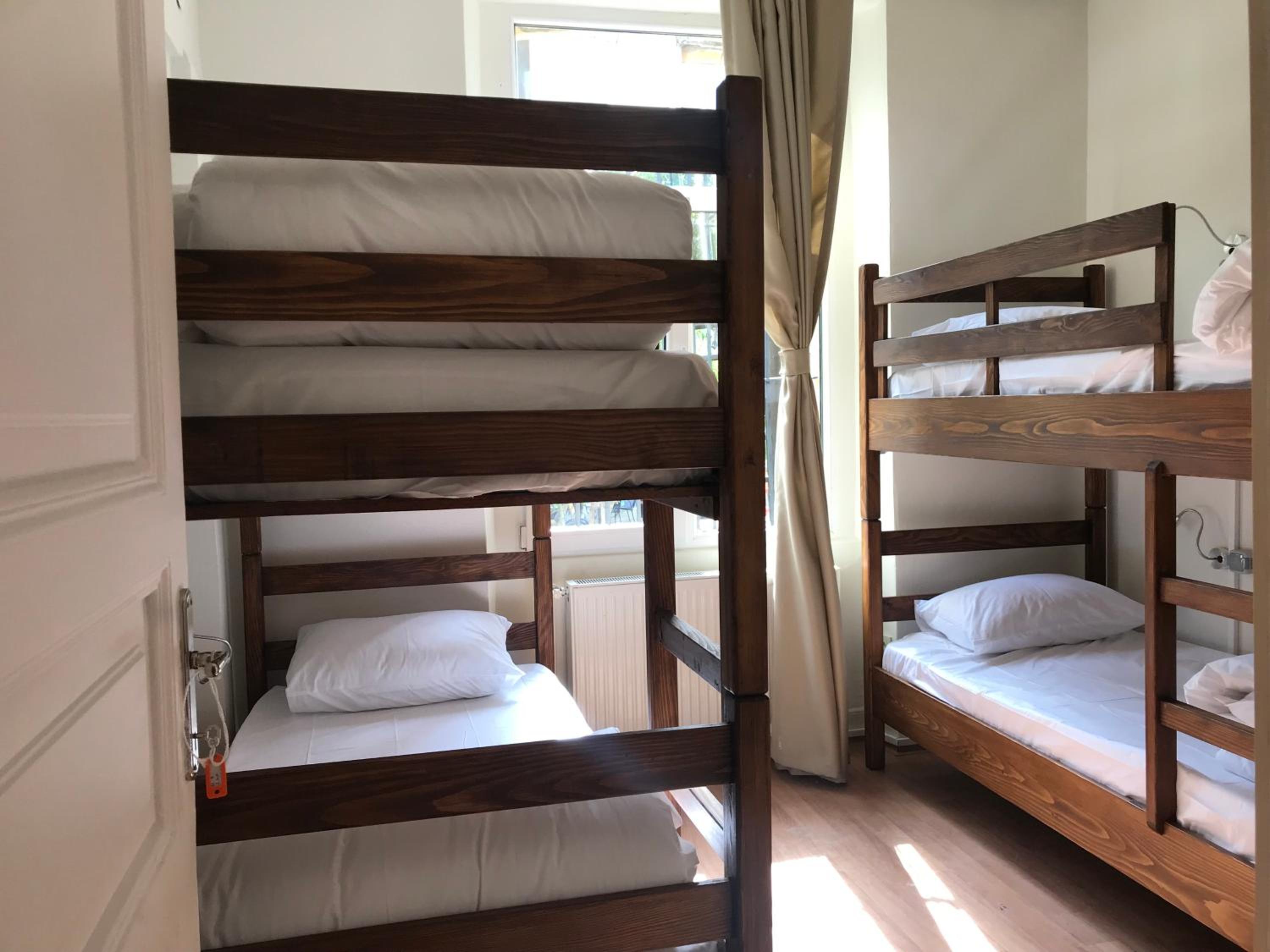Bed in 4-Bed Mixed Dormitory Room photo 3