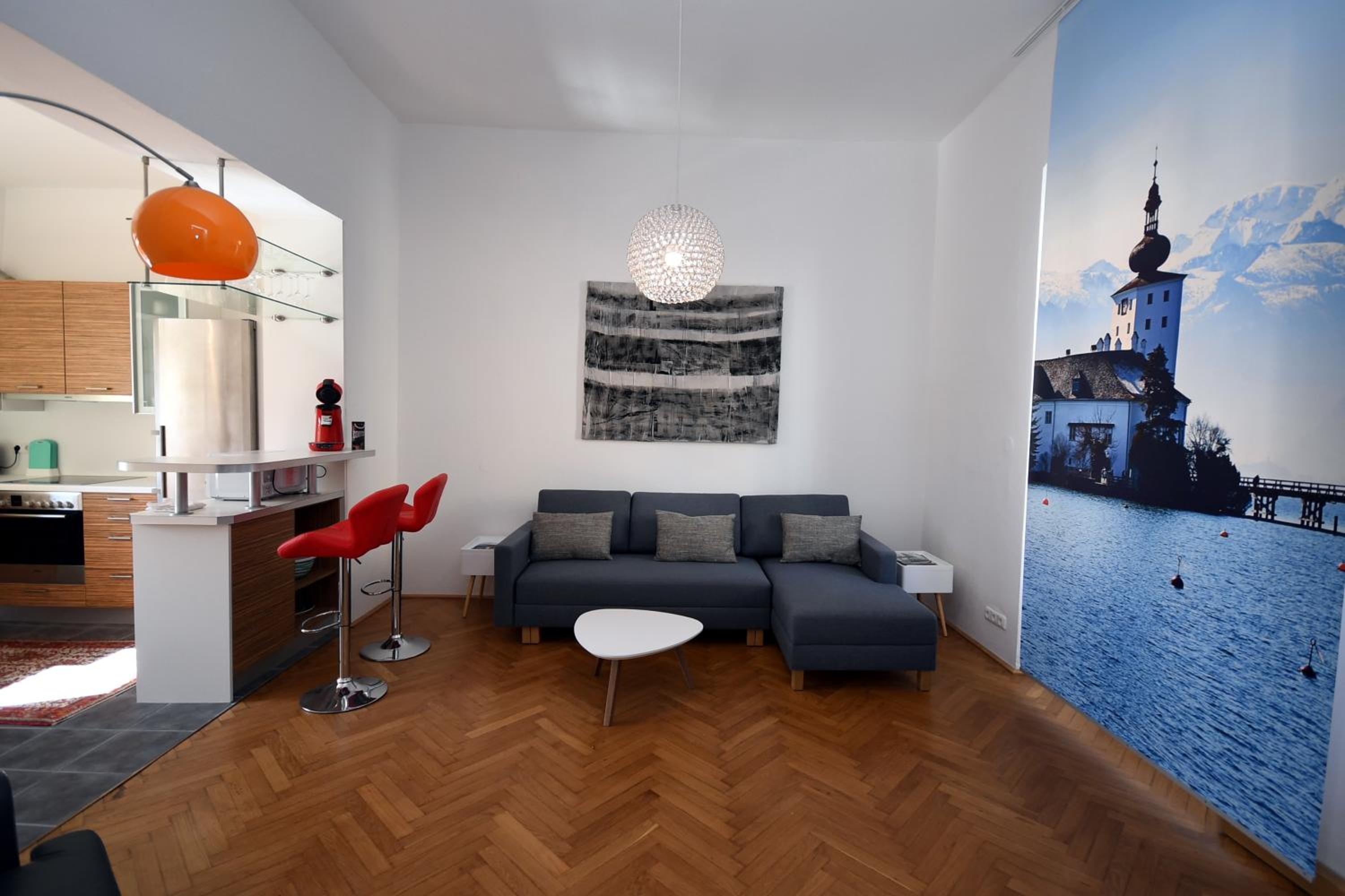 One-Bedroom Apartment - Photo 3