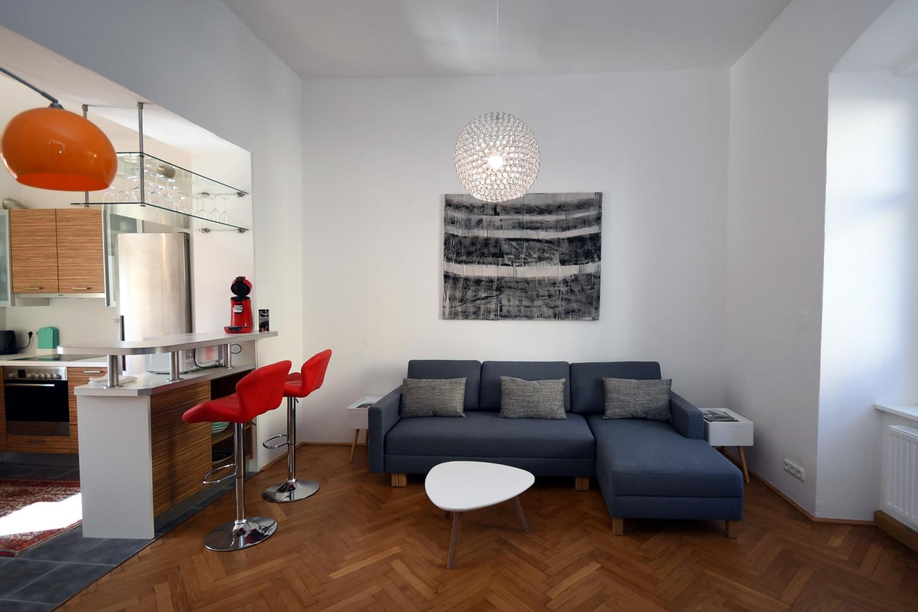 One-Bedroom Apartment - Photo 4