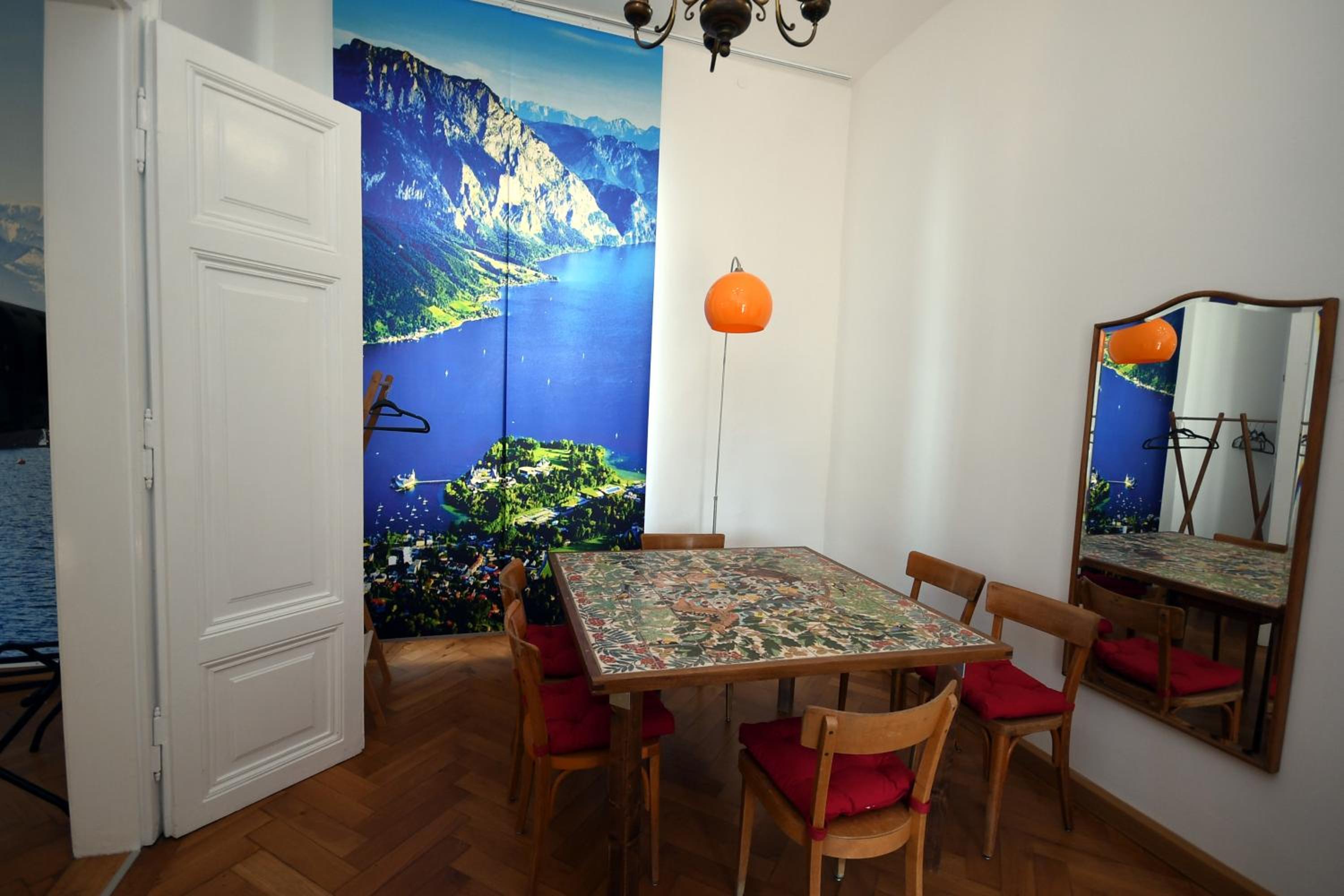 One-Bedroom Apartment - Photo 6