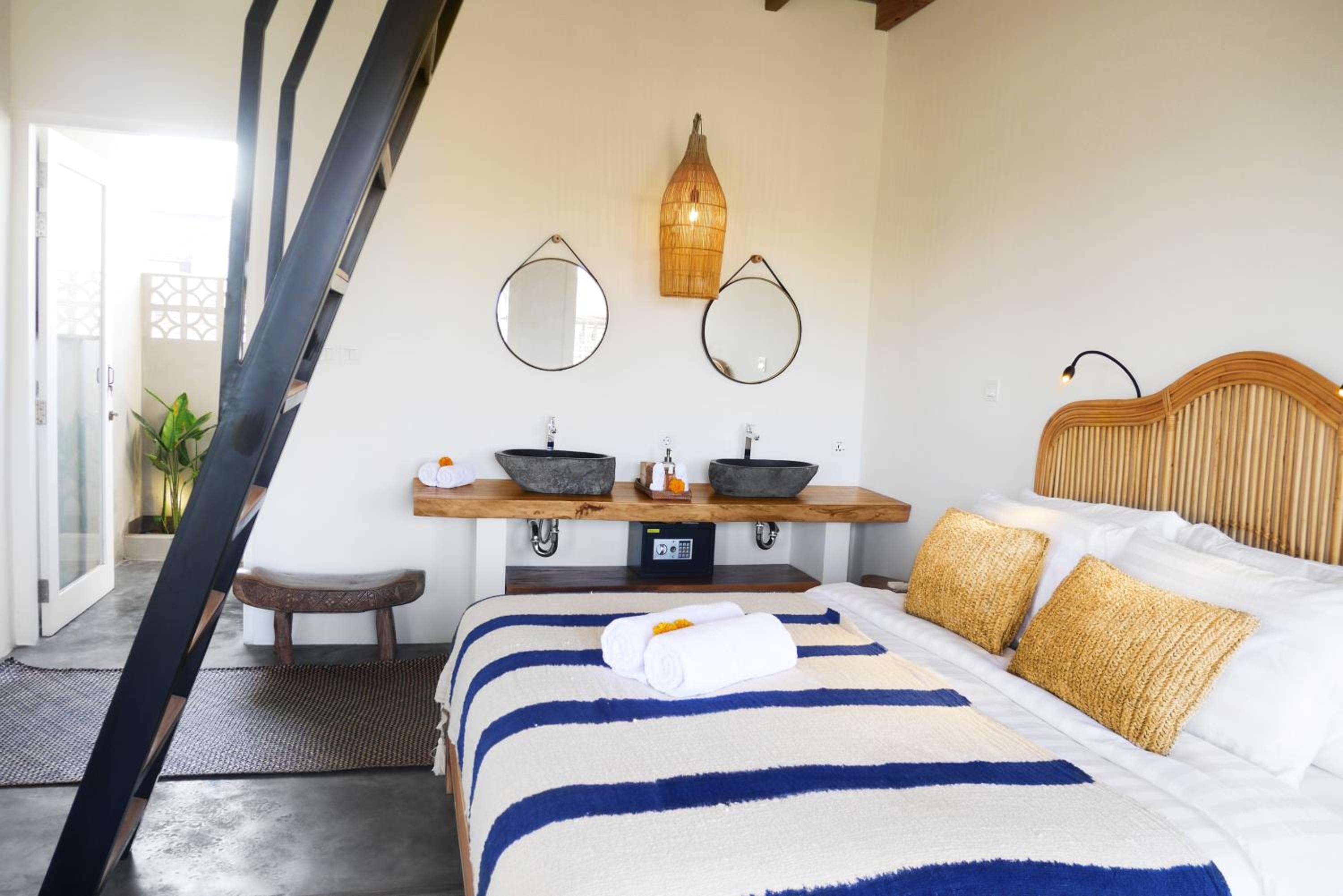 Family Suite (2 Adults + 2 Children with Minimum 5 years old)