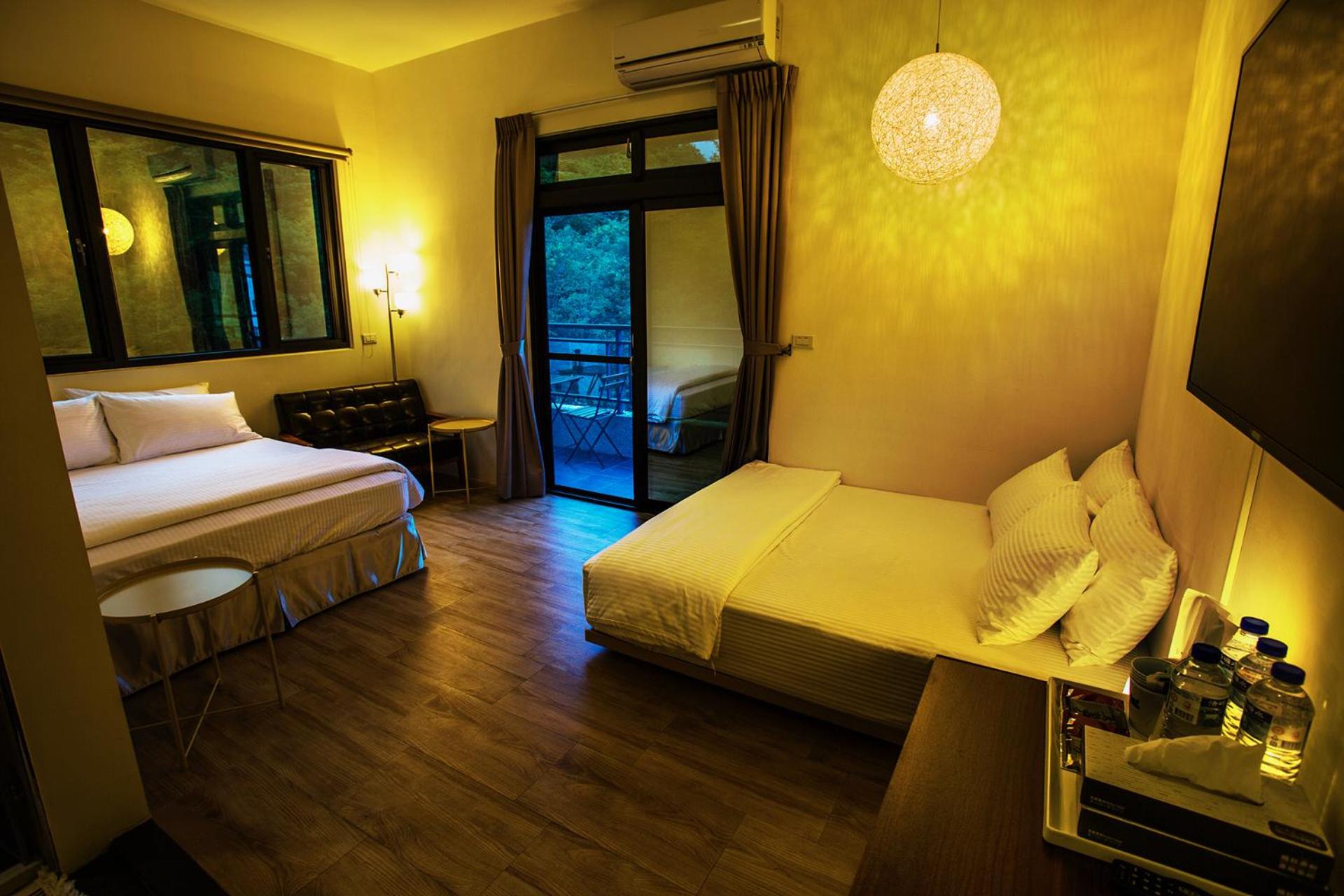 Quadruple Room with Mountain View photo 1