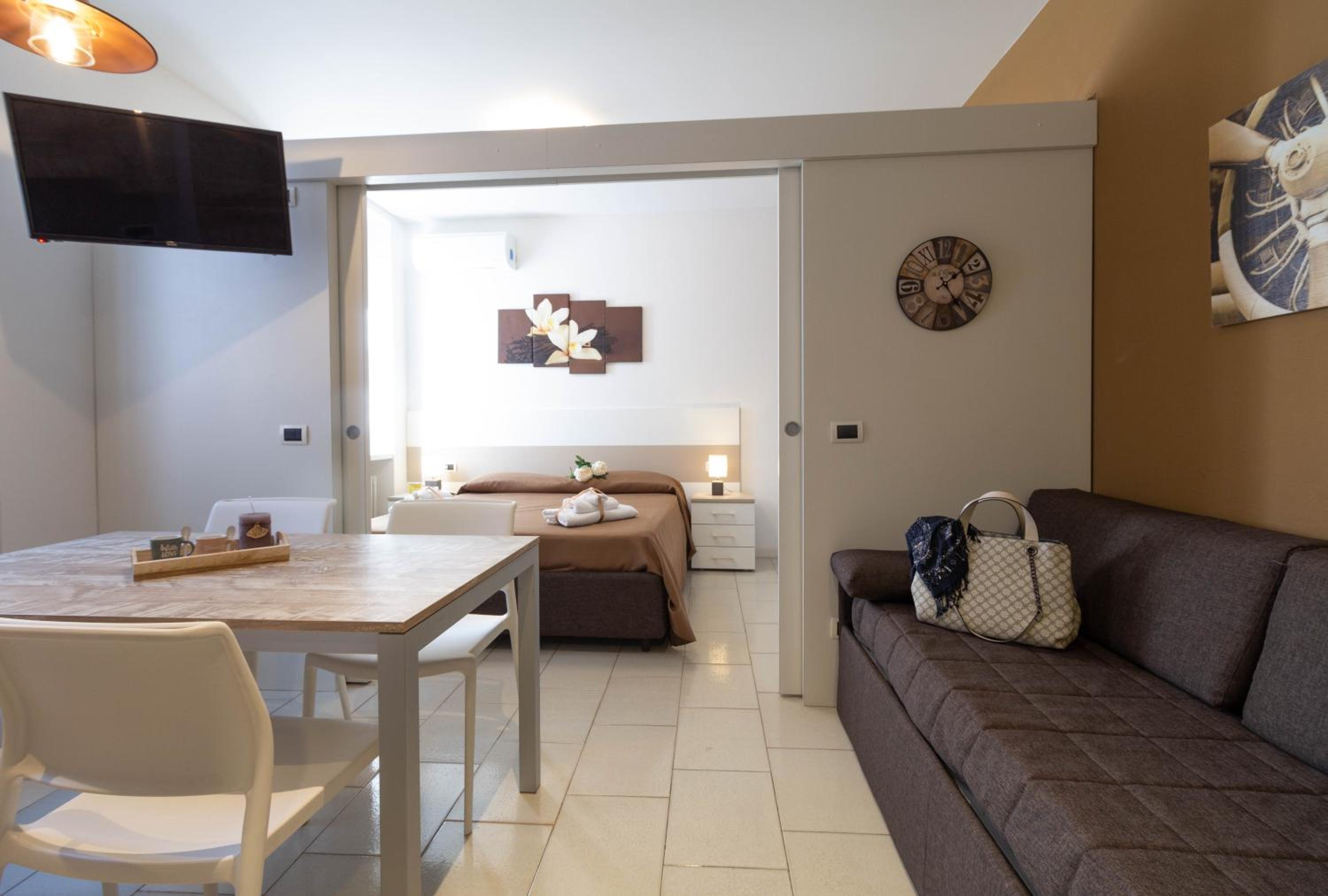 One-Bedroom House photo 1