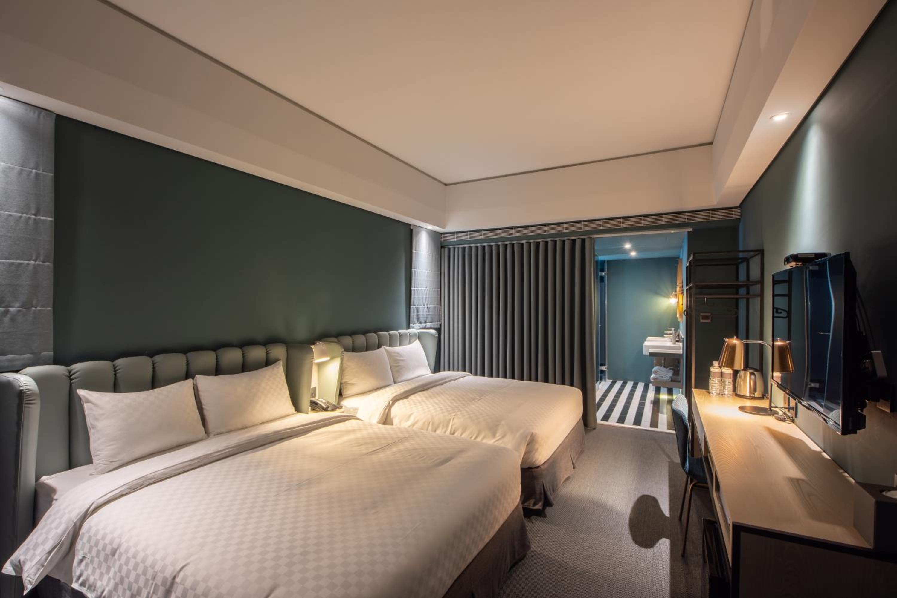 Quadruple Room with Bathroom - Photo 1