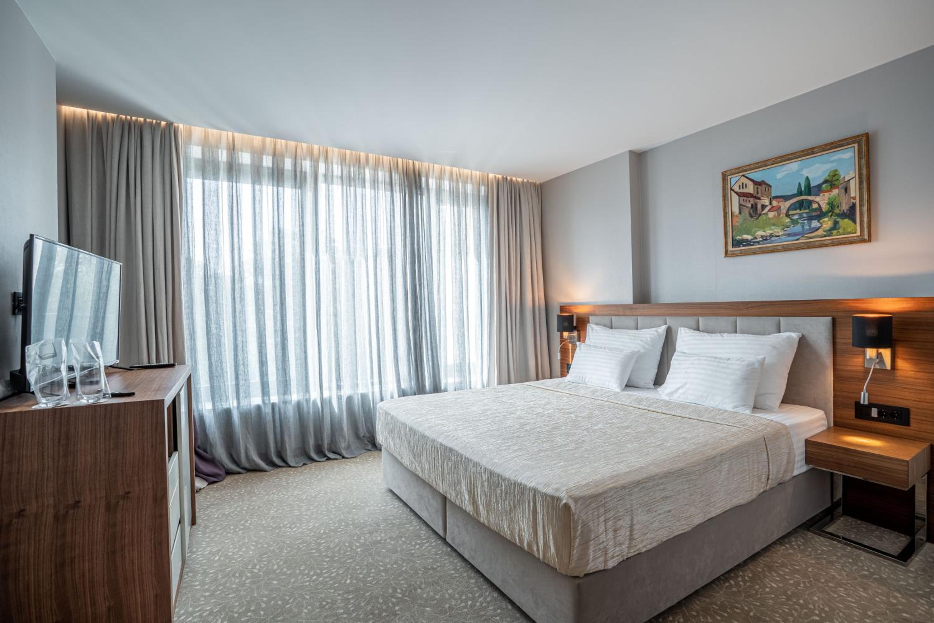 Double or Twin Room with Bathroom - Photo 4