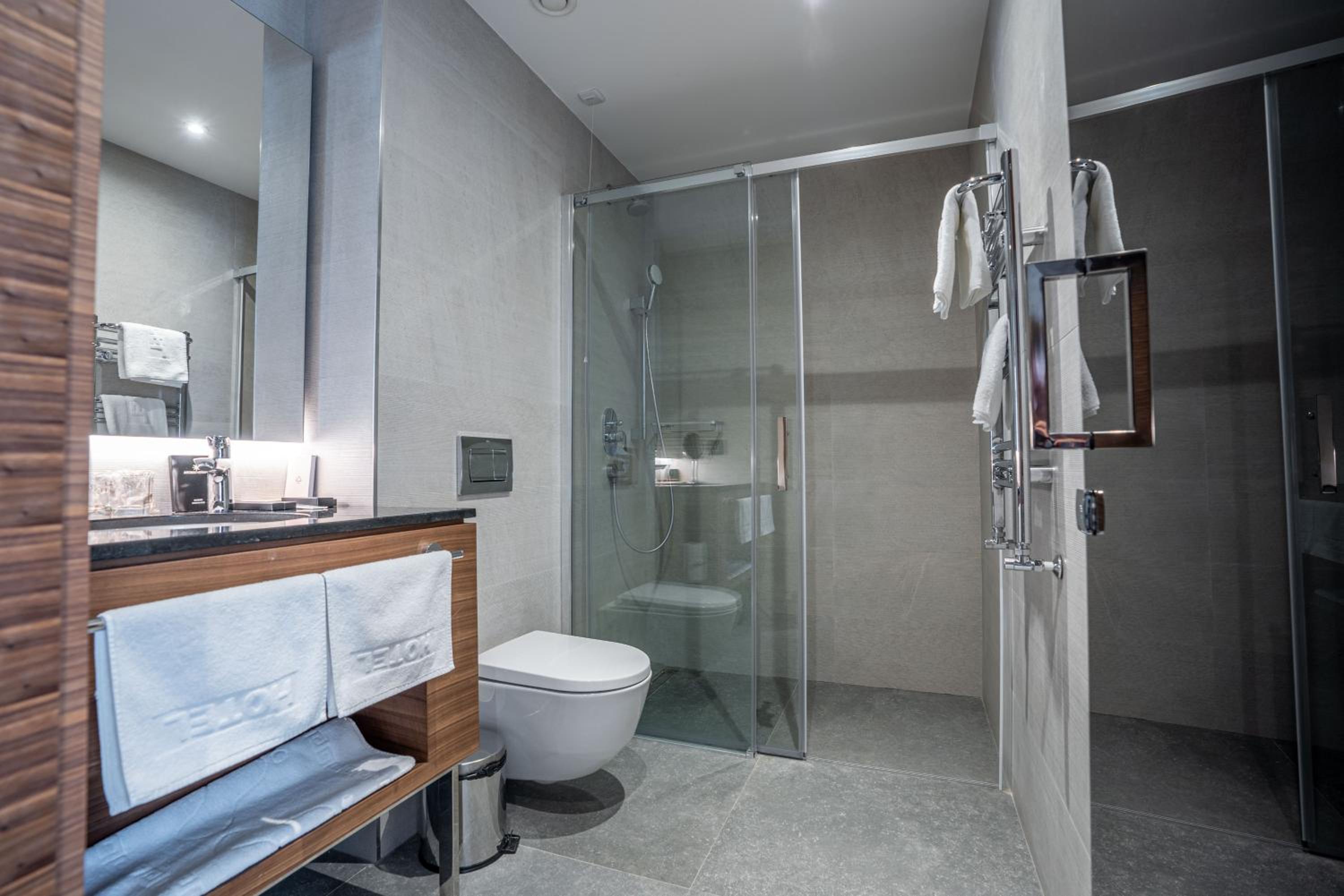 Double or Twin Room with Bathroom - Photo 3
