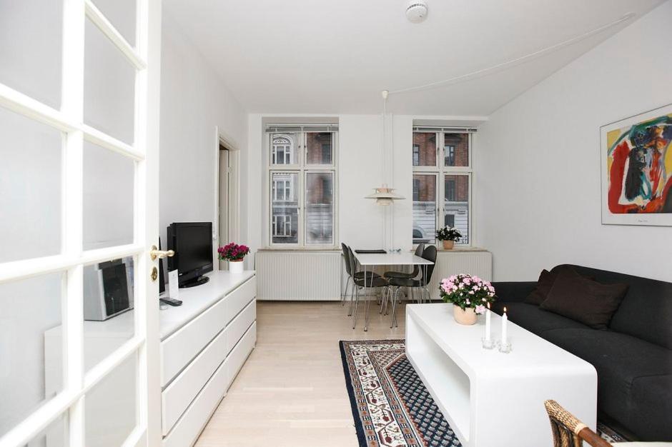 Two-Bedroom Apartment - with Living Room photo 1
