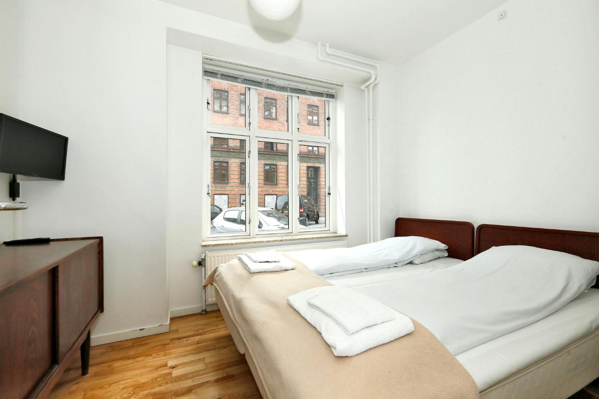 Two-Bedroom Apartment - with Living Room photo 2
